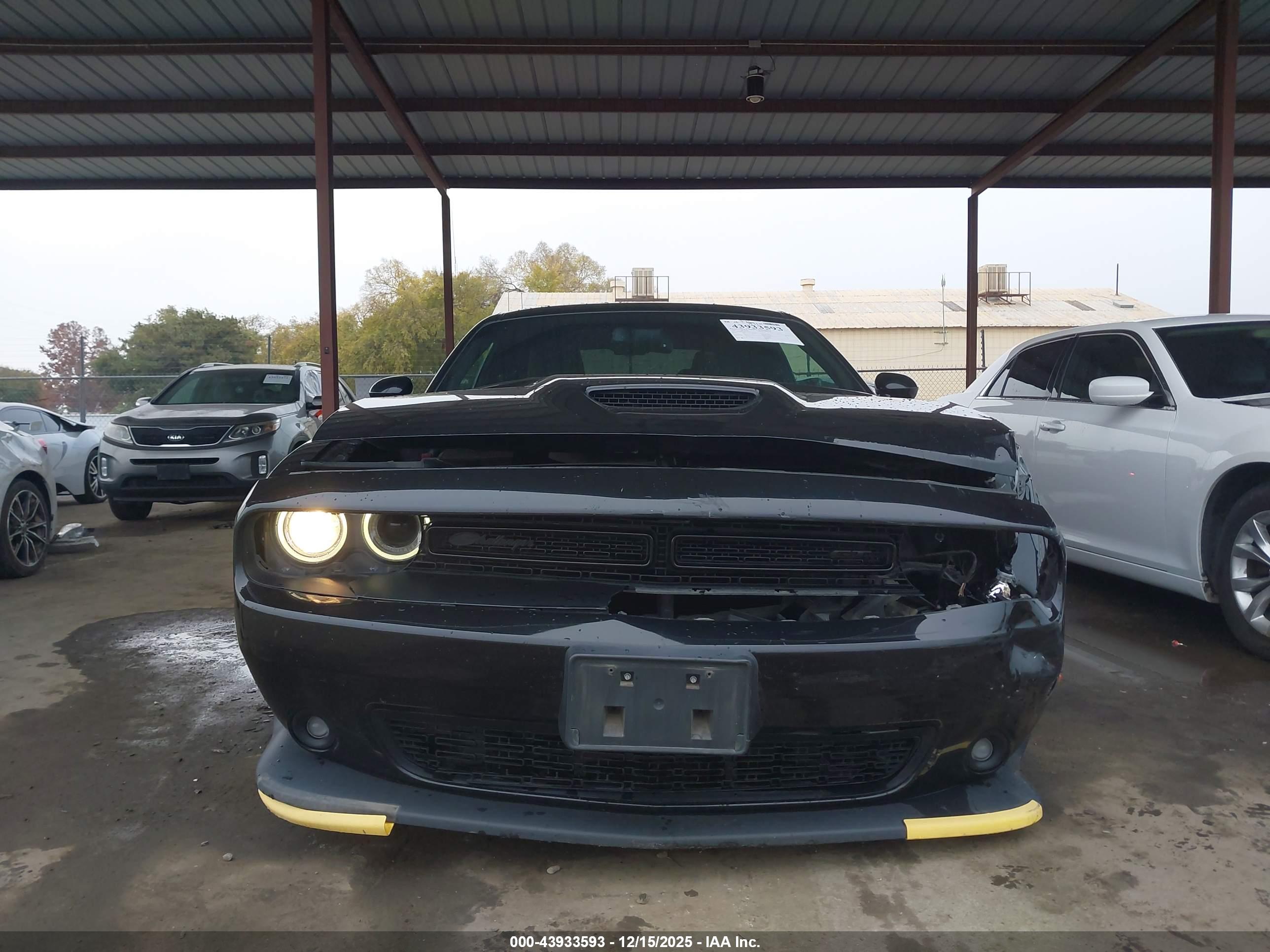 DODGE CHALLENGER image 6