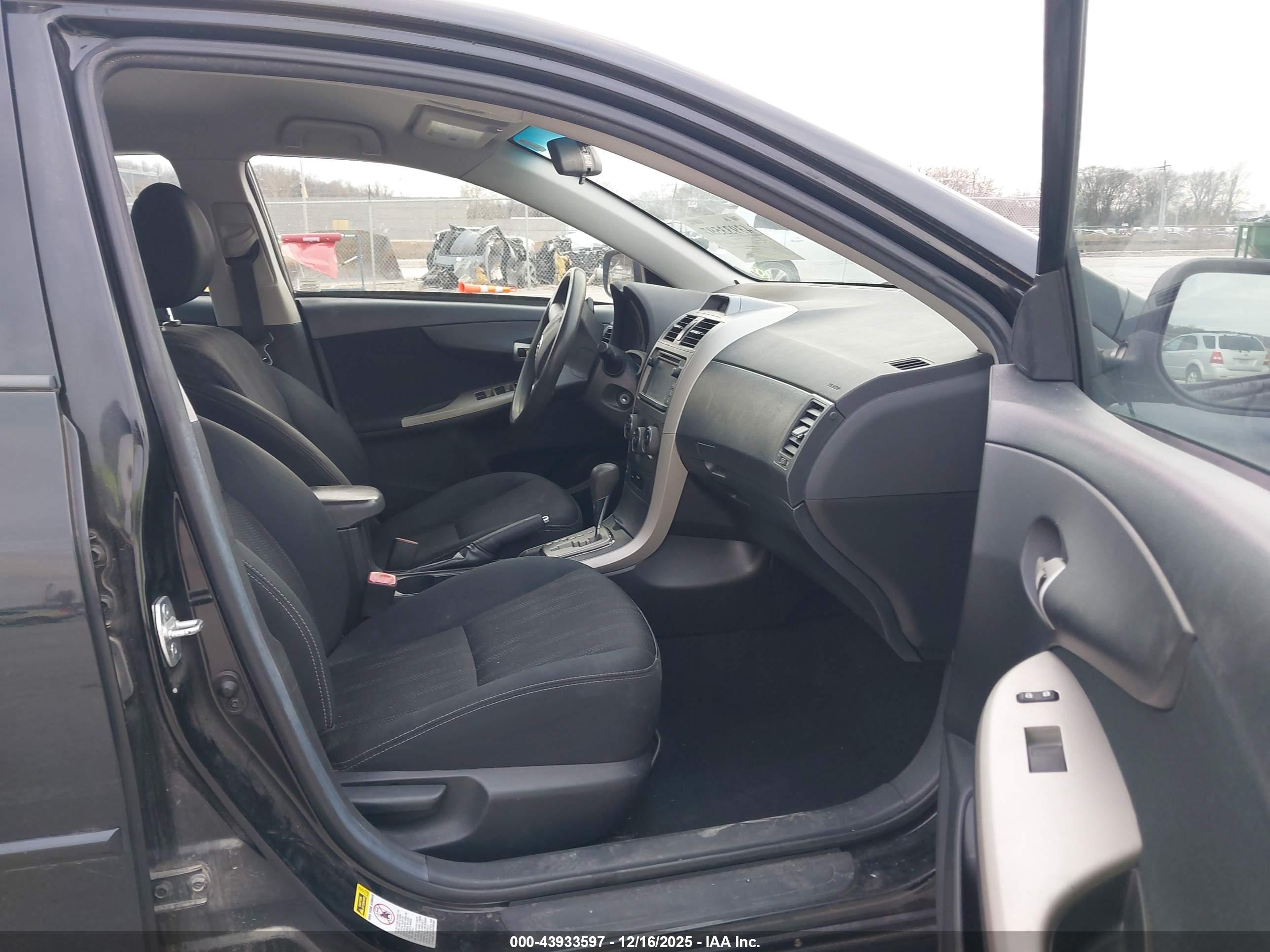 TOYOTA COROLLA image 5