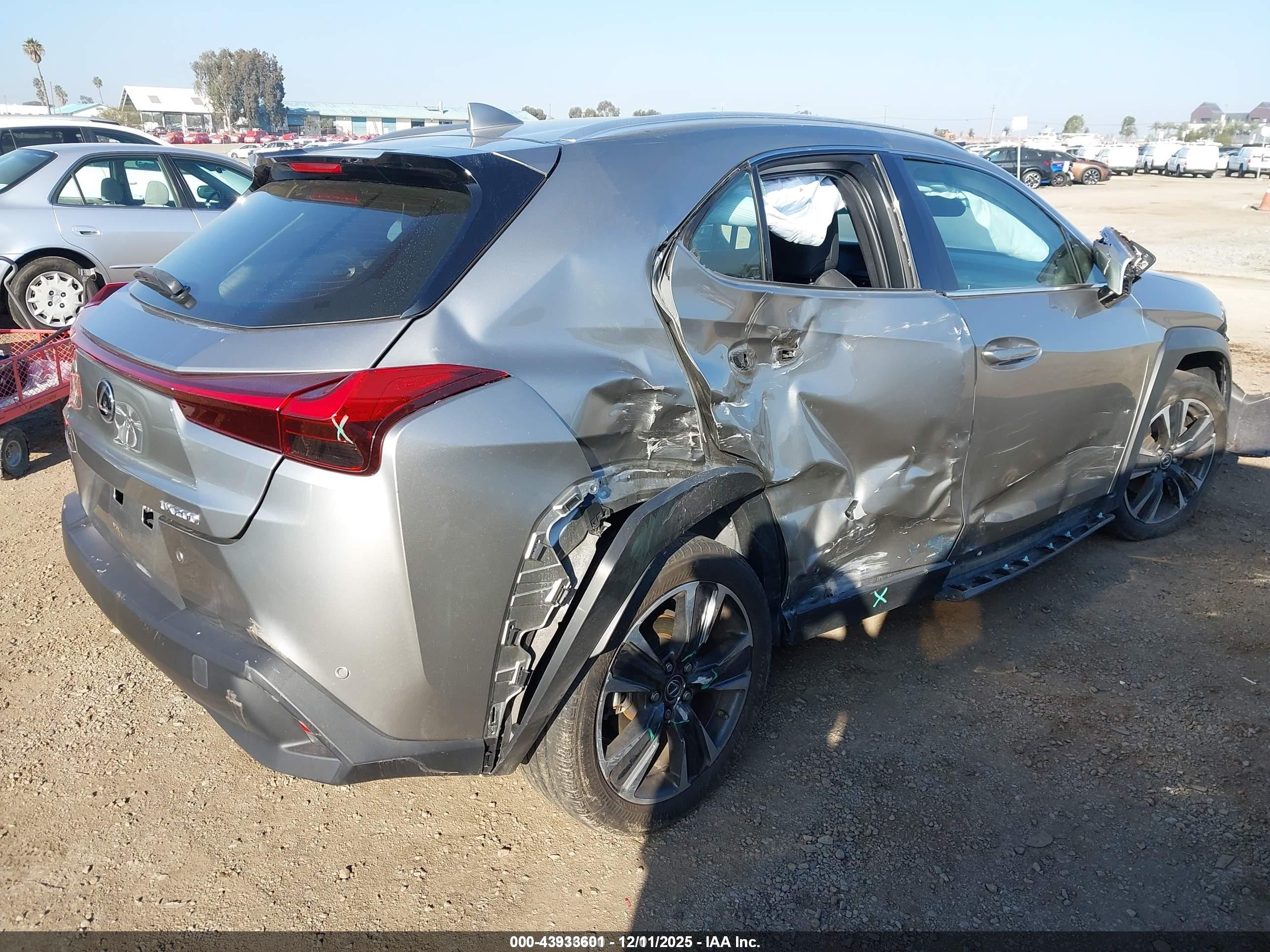 LEXUS UX image 4