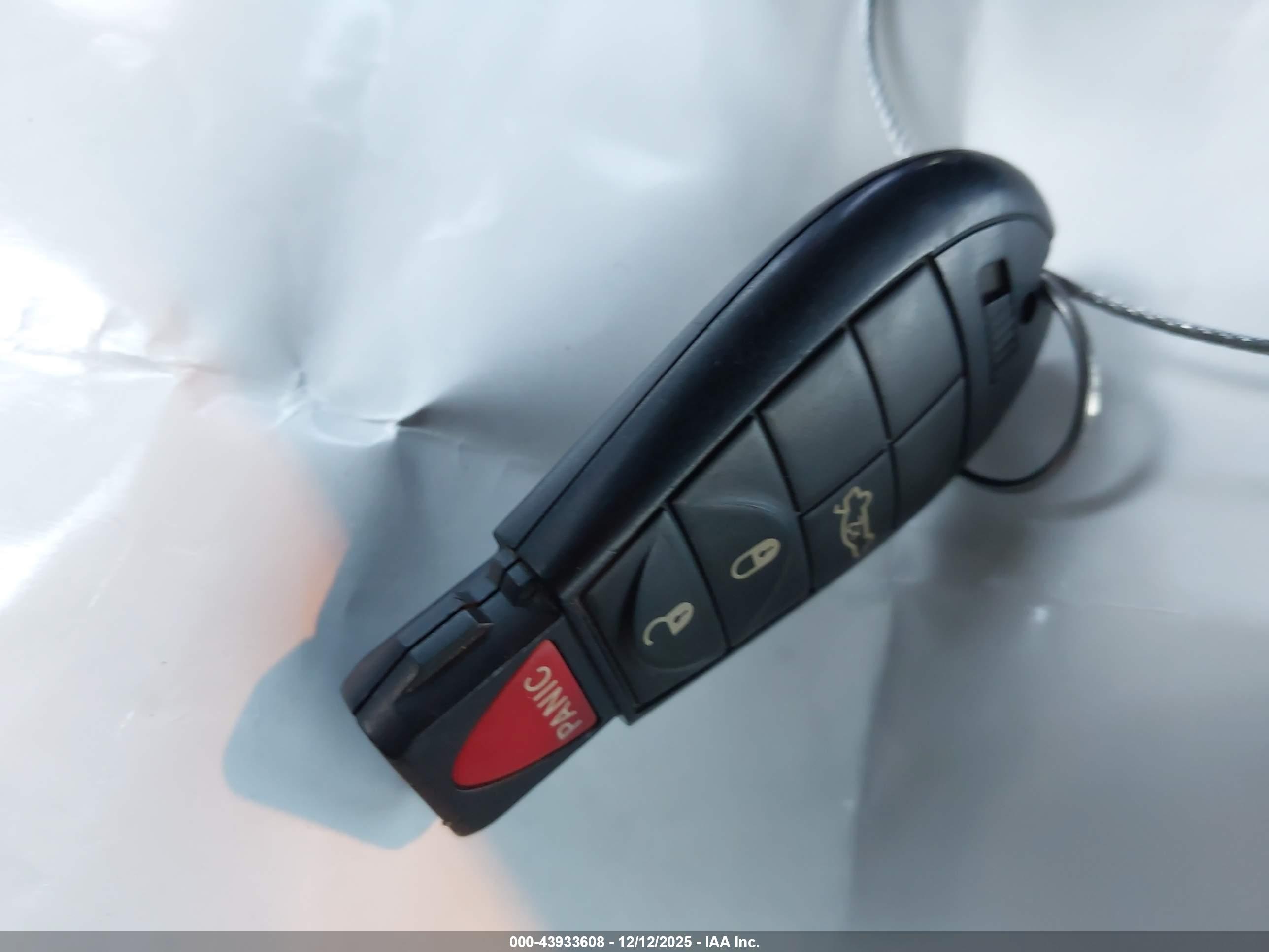 DODGE CHALLENGER image 11