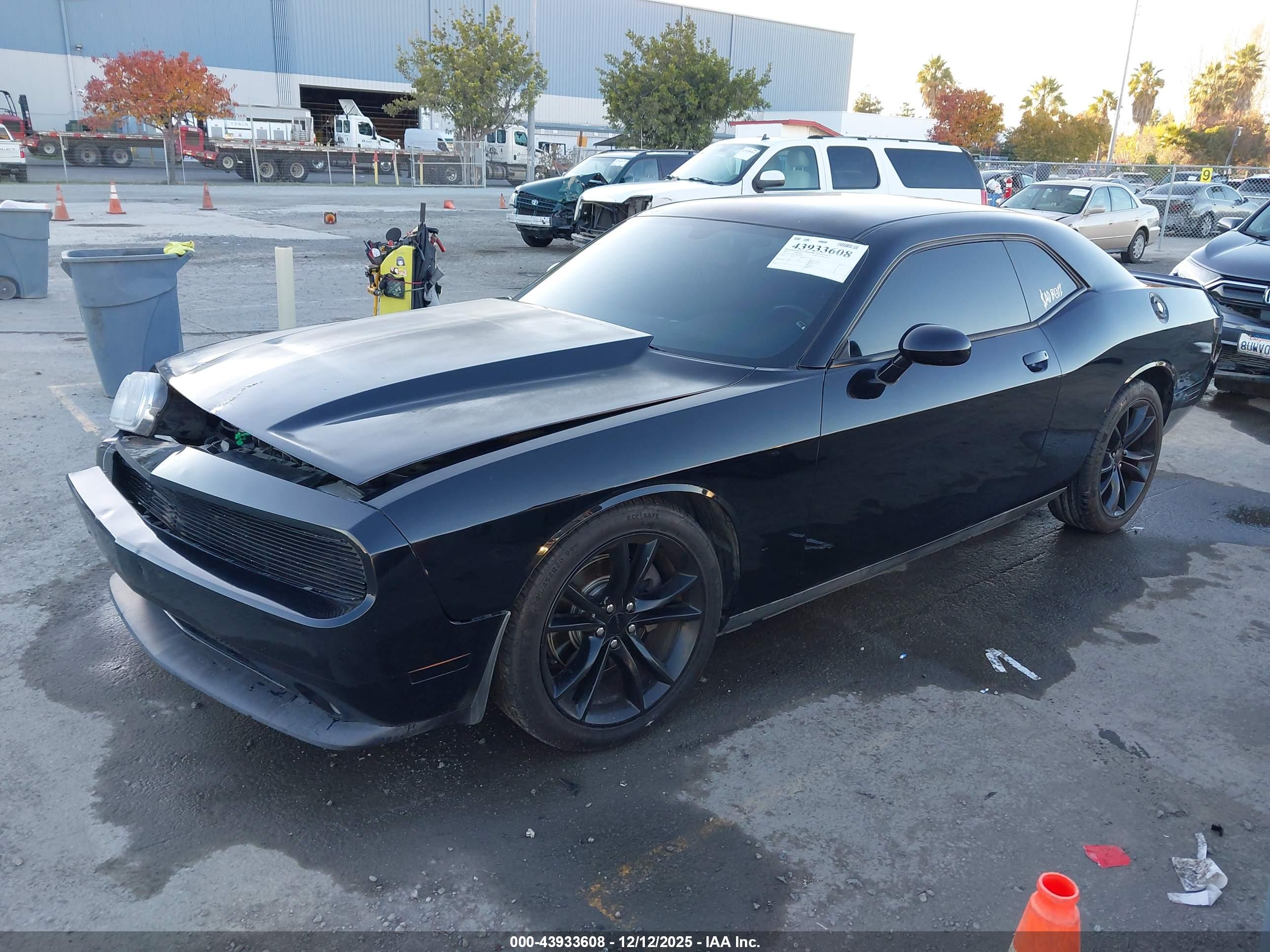 DODGE CHALLENGER image 2