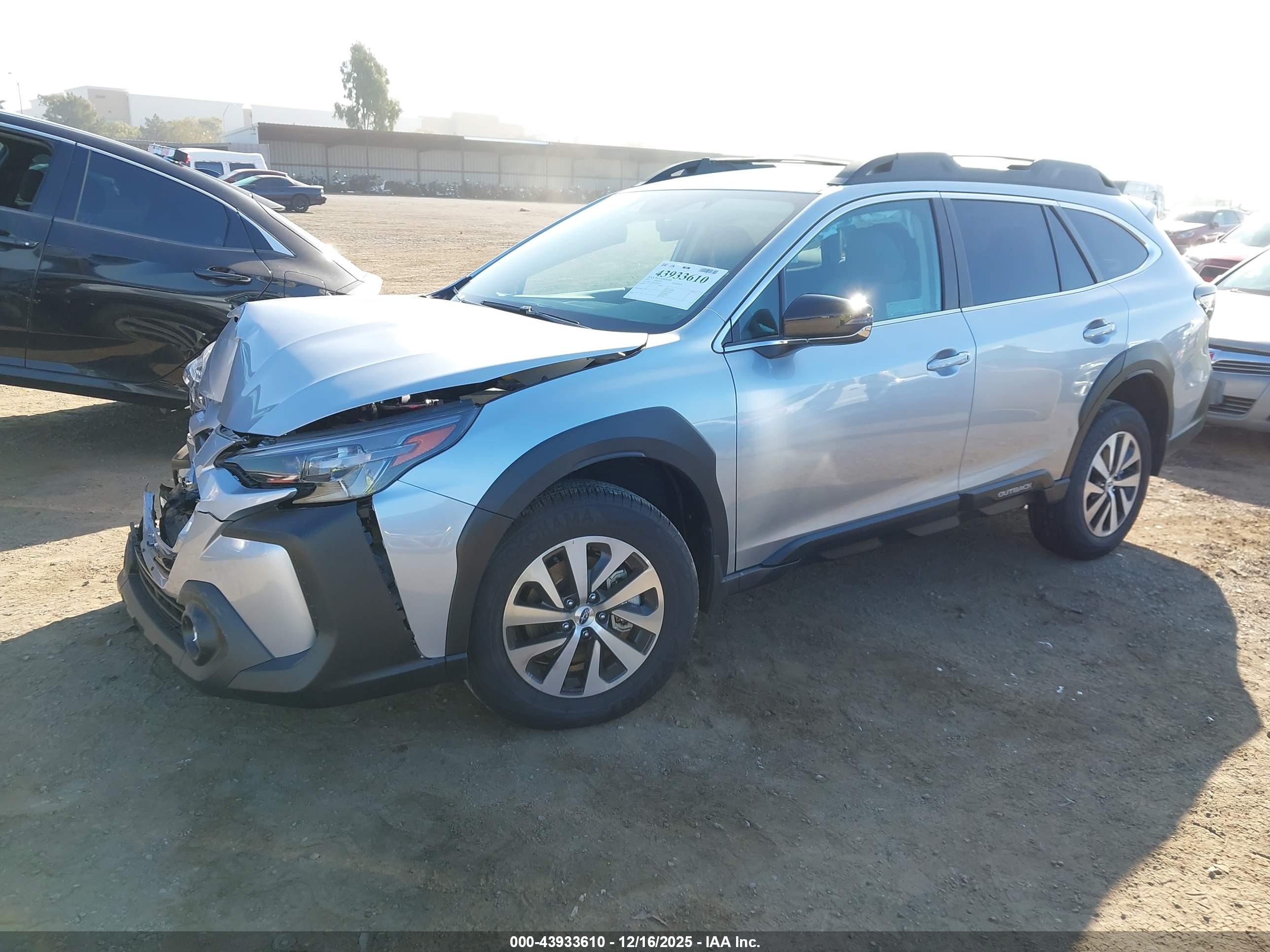 SUBARU OUTBACK image 2