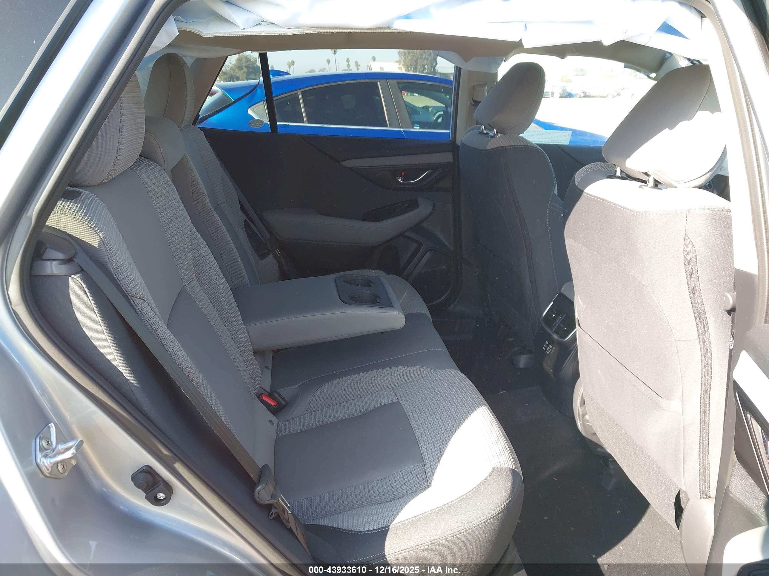 SUBARU OUTBACK image 8