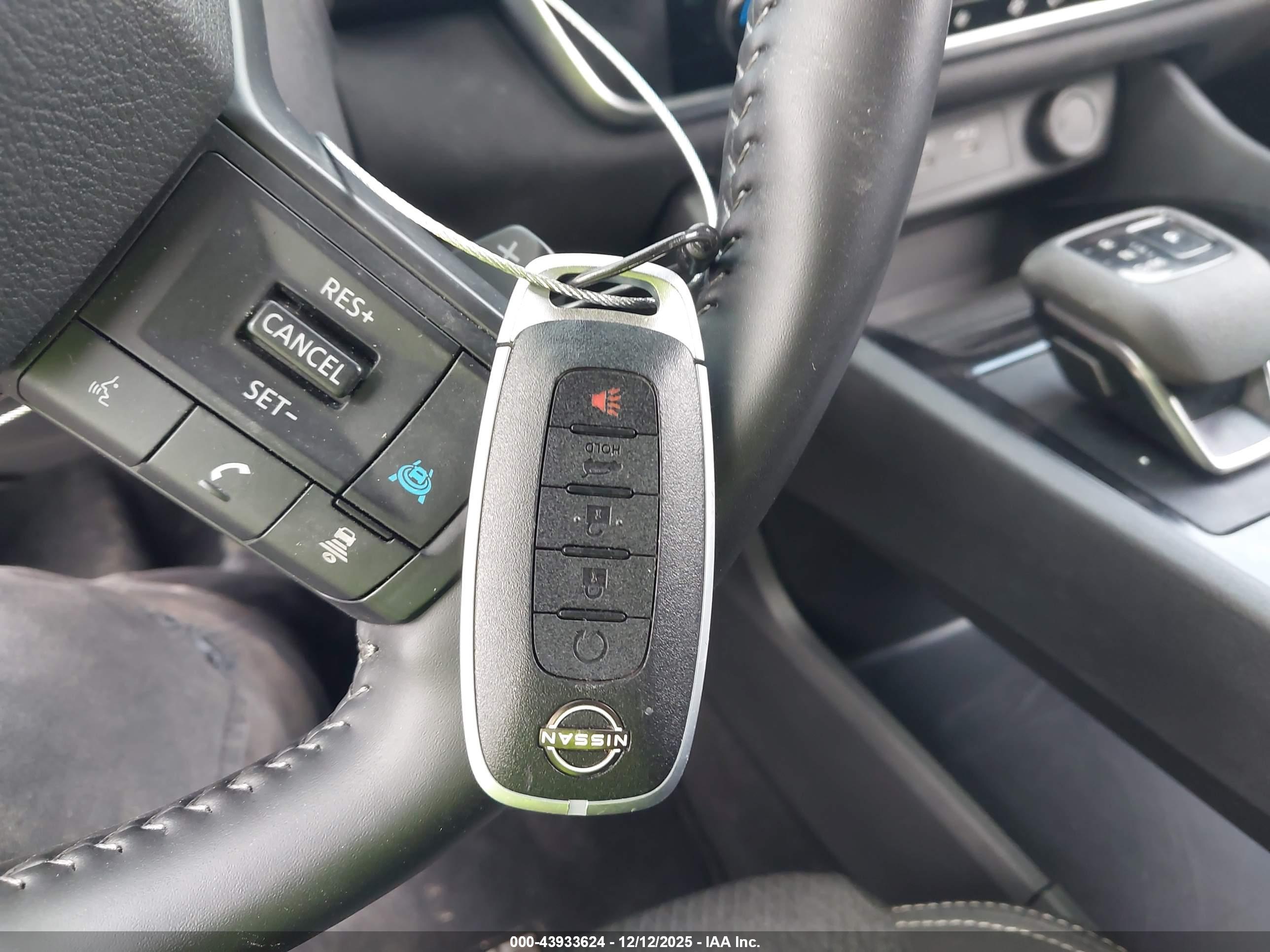 NISSAN ROGUE image 11