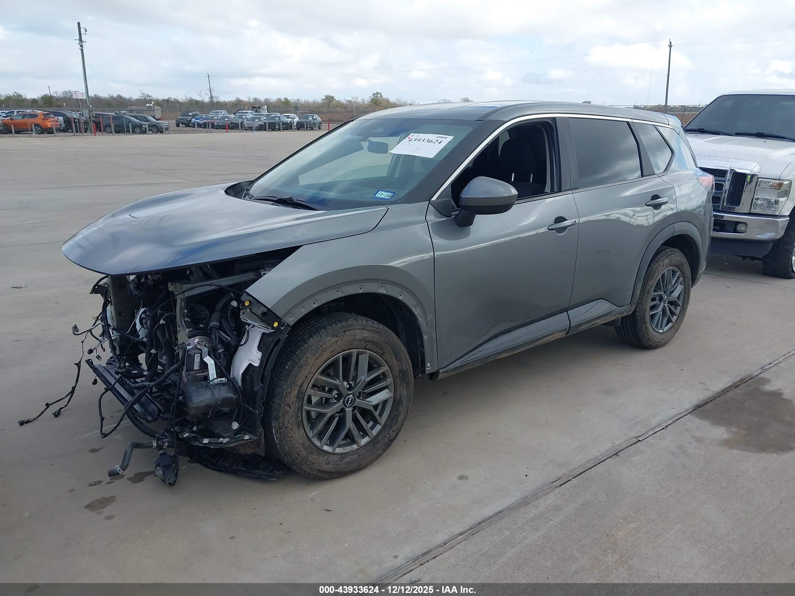 NISSAN ROGUE image 2