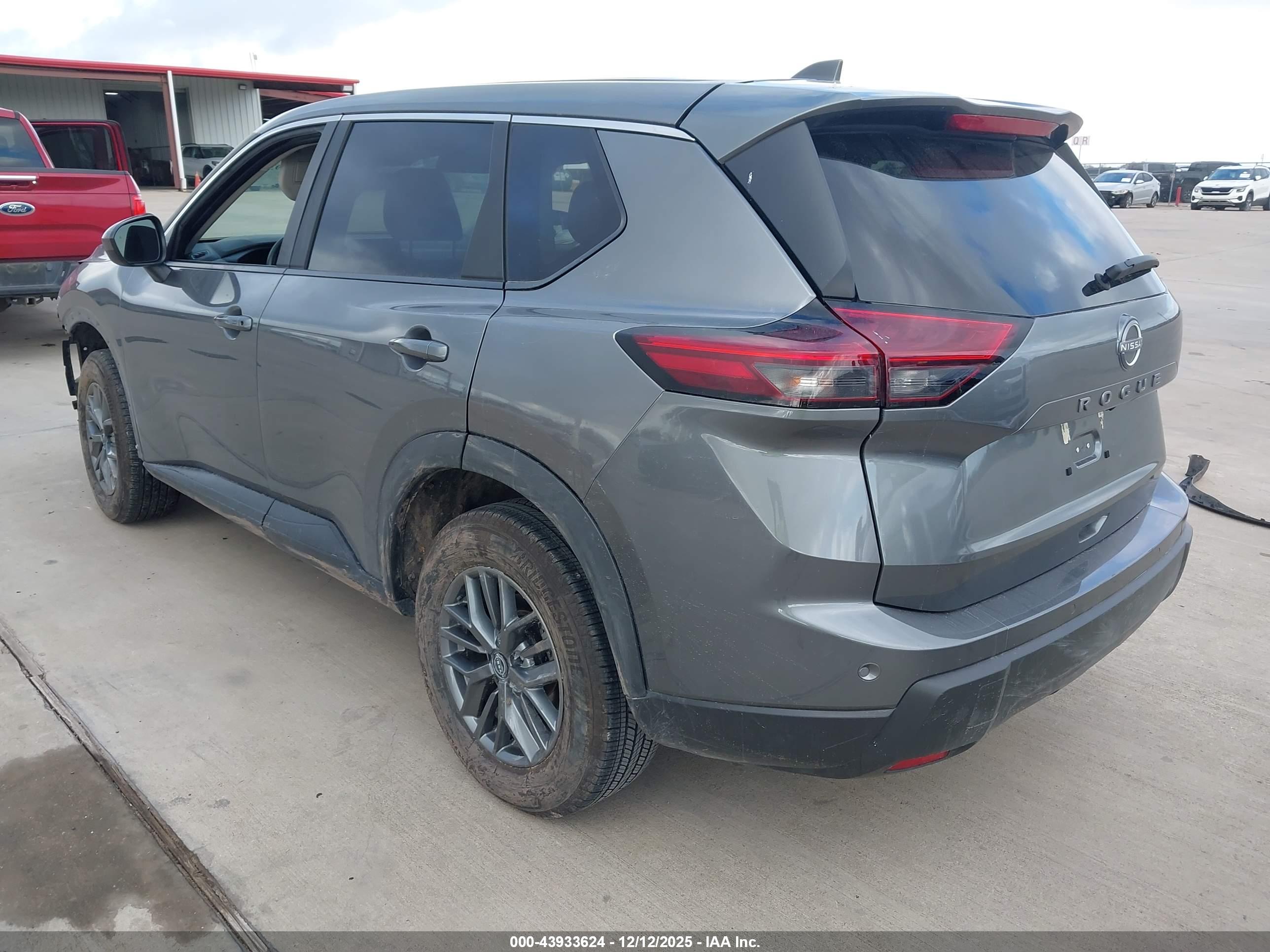 NISSAN ROGUE image 3