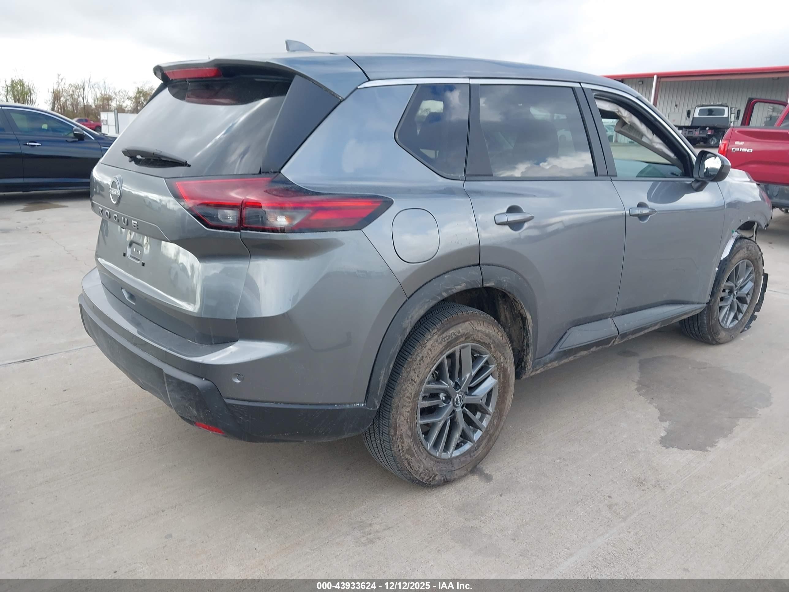 NISSAN ROGUE image 4