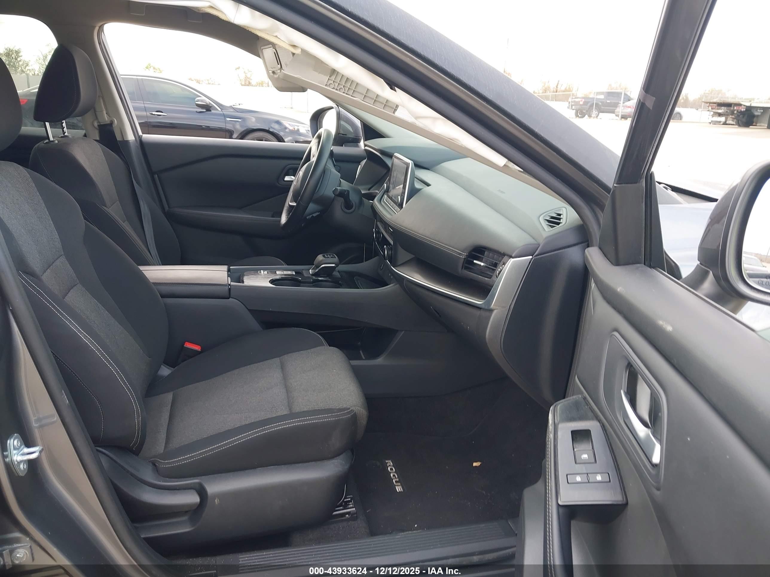 NISSAN ROGUE image 5