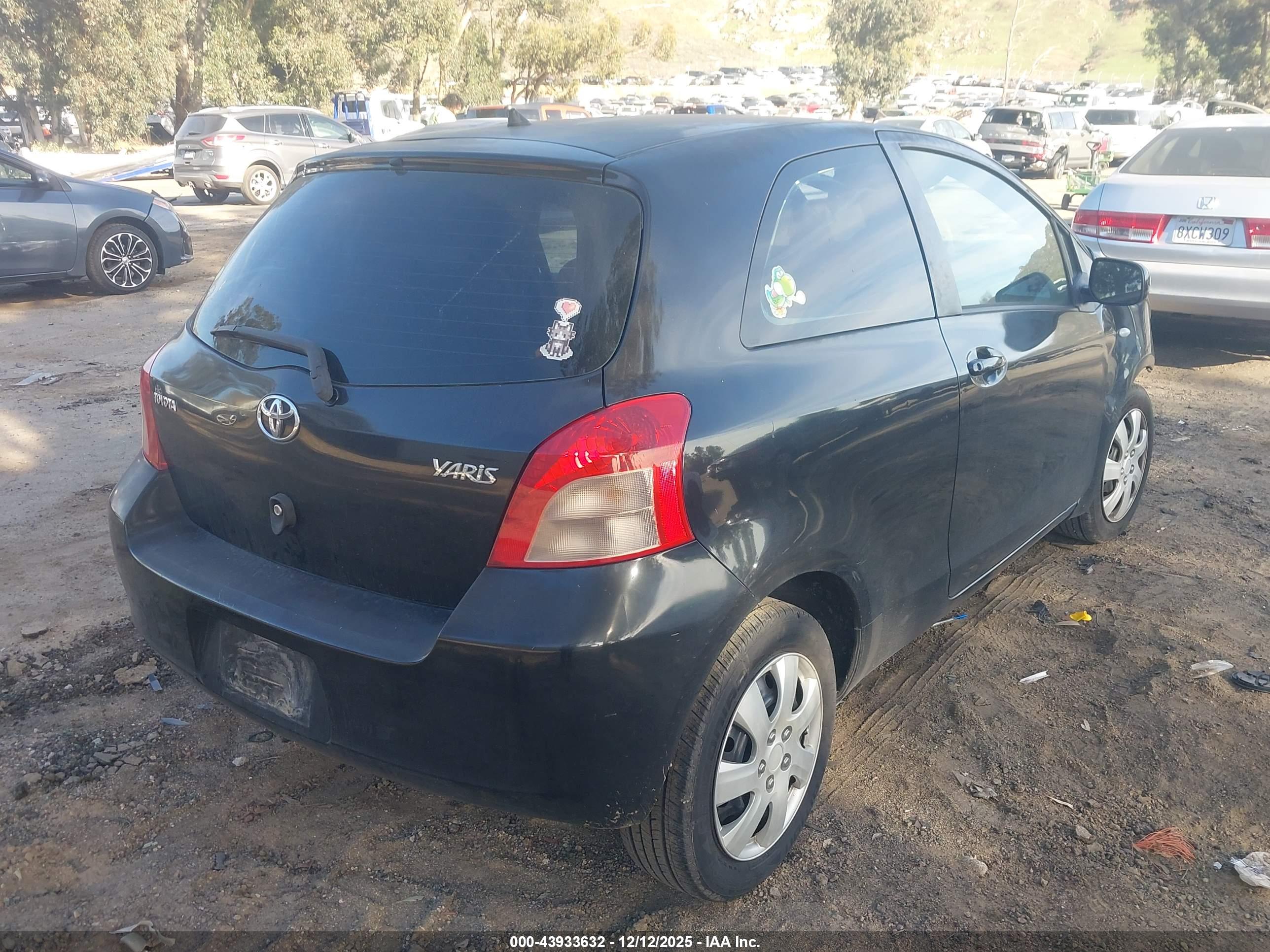 TOYOTA YARIS image 4