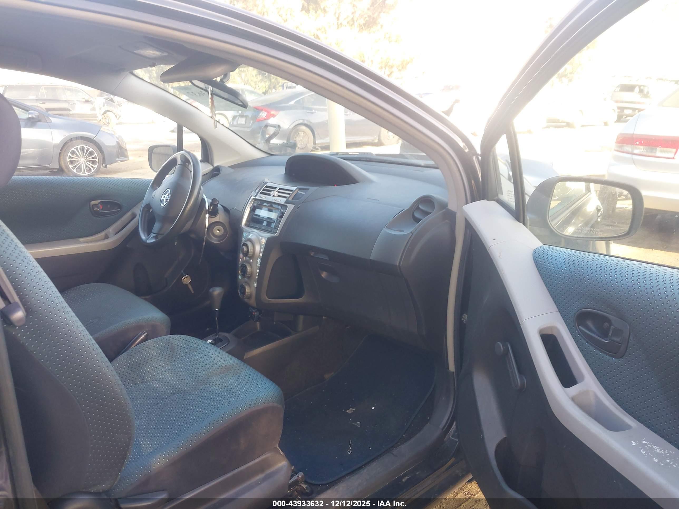 TOYOTA YARIS image 5