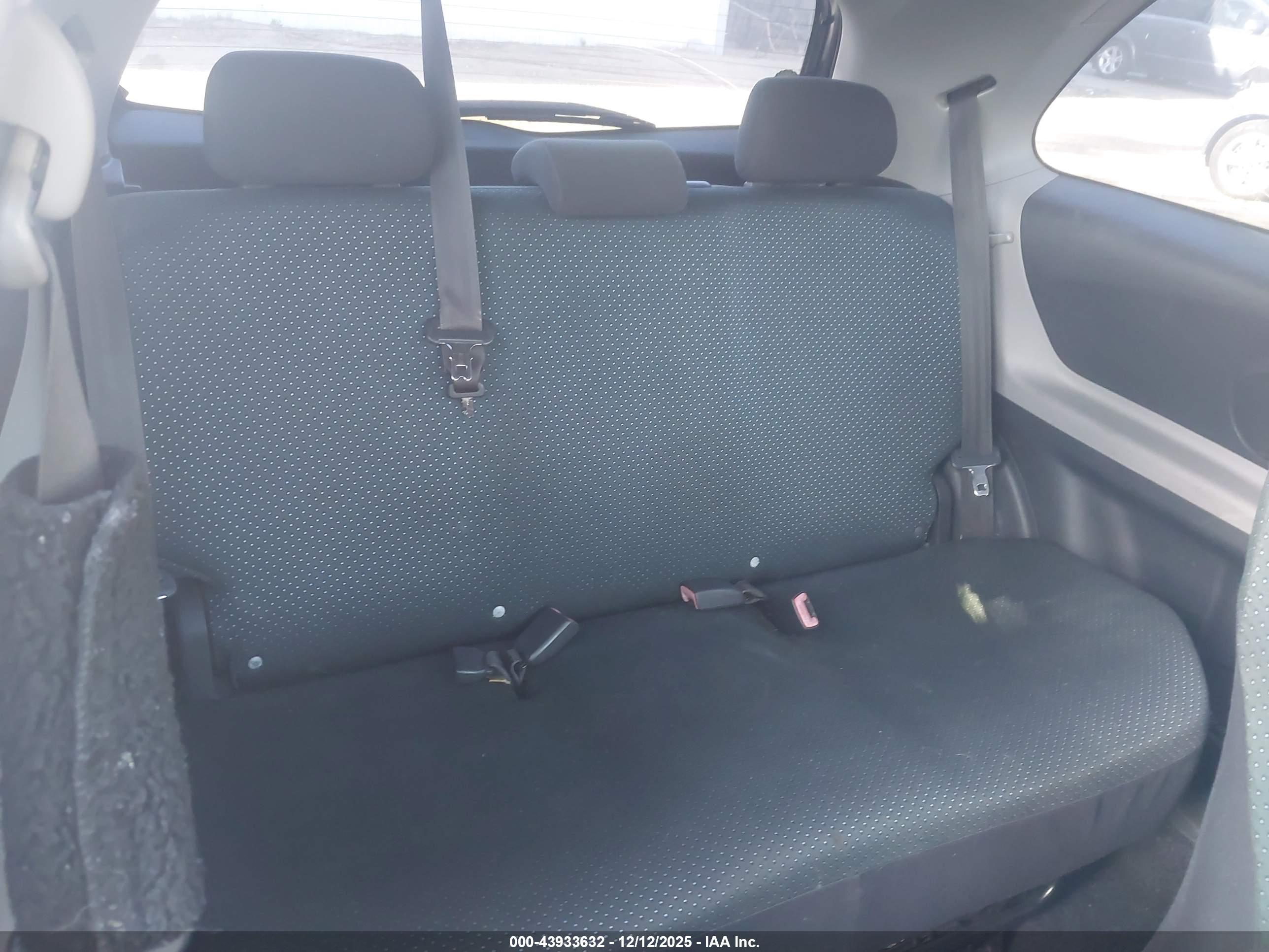 TOYOTA YARIS image 8