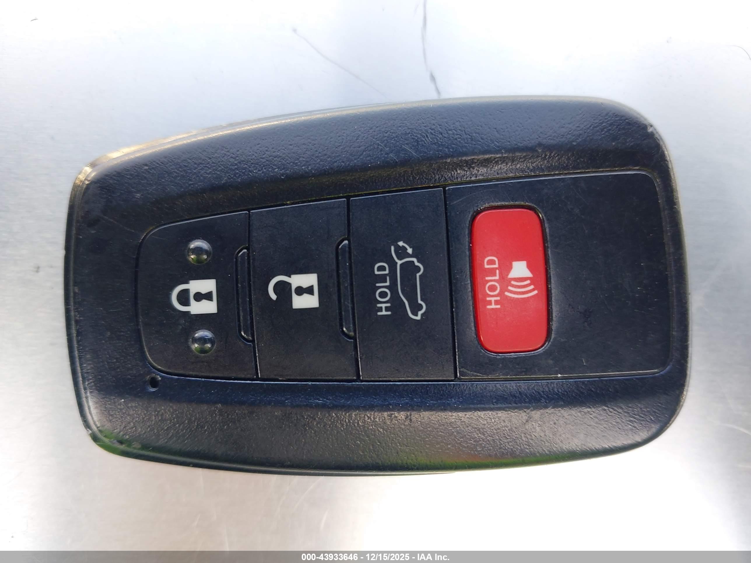 TOYOTA RAV4 image 11