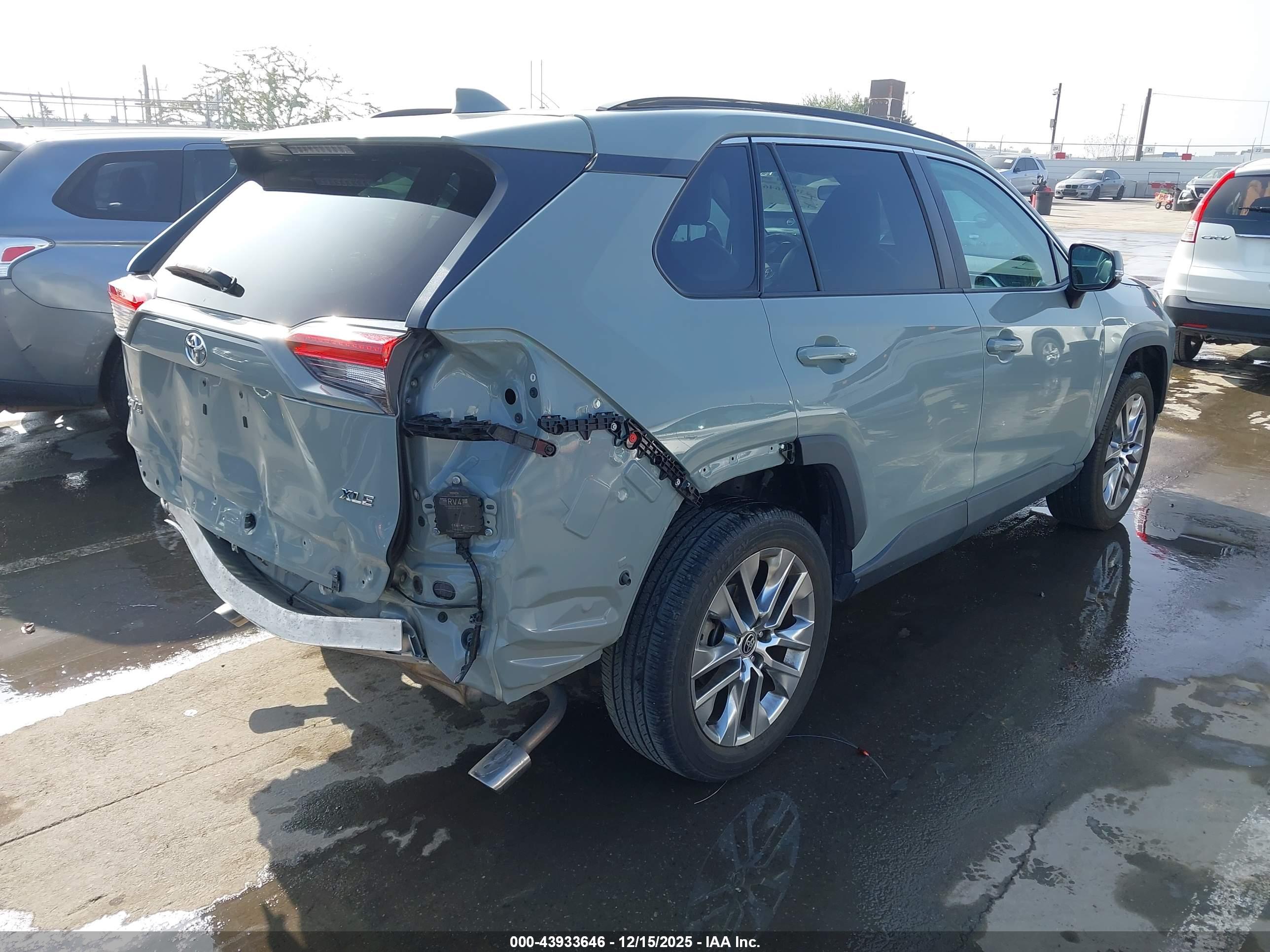TOYOTA RAV4 image 4