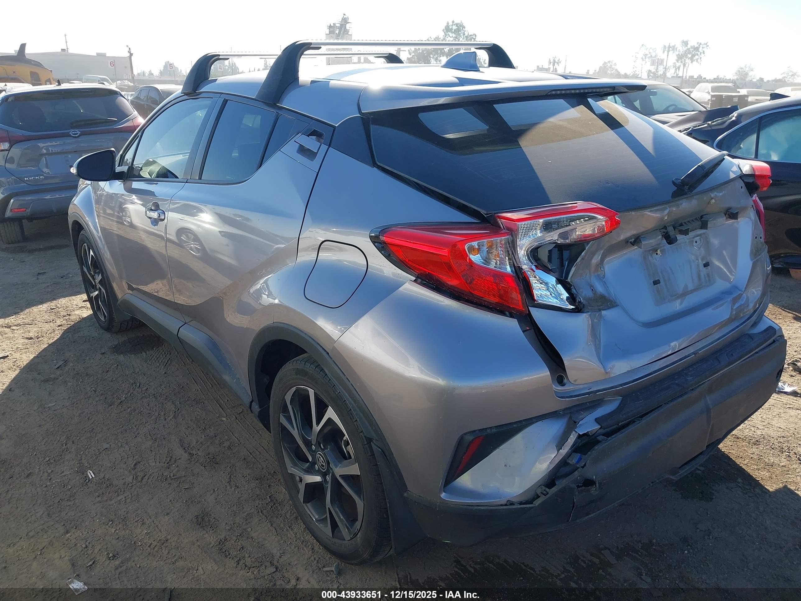 TOYOTA C-HR image 3