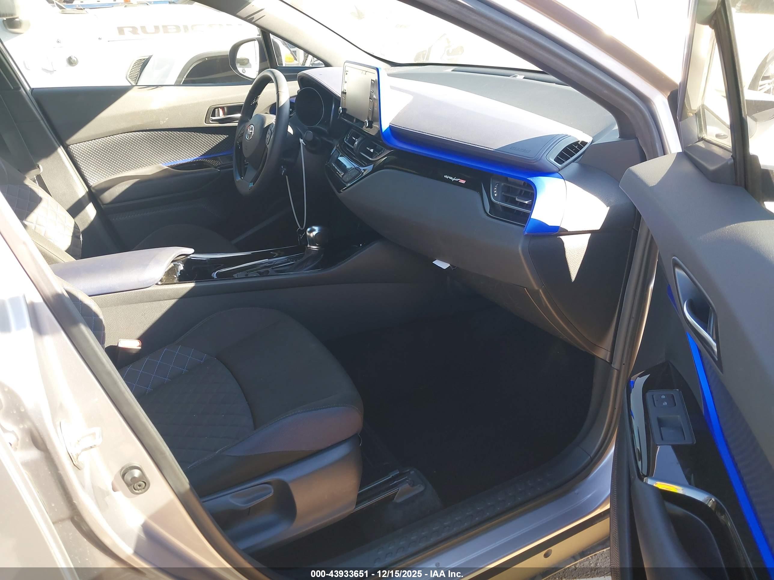 TOYOTA C-HR image 5