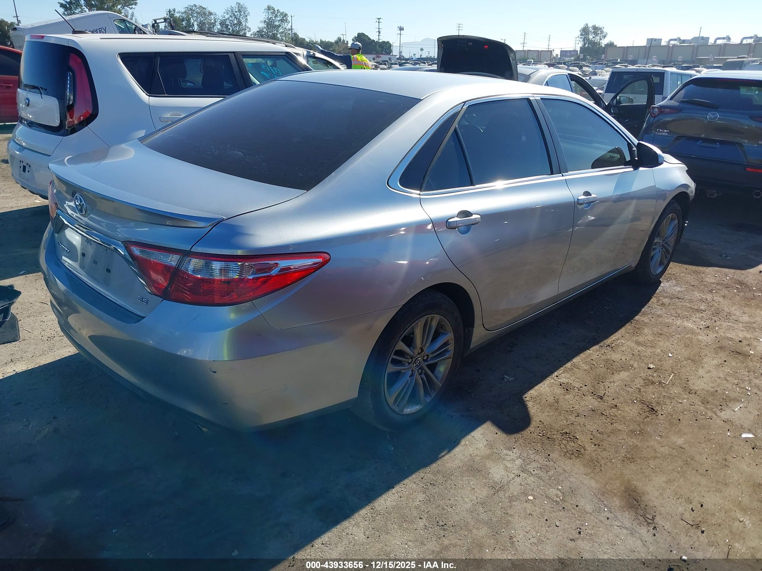 TOYOTA CAMRY image 4