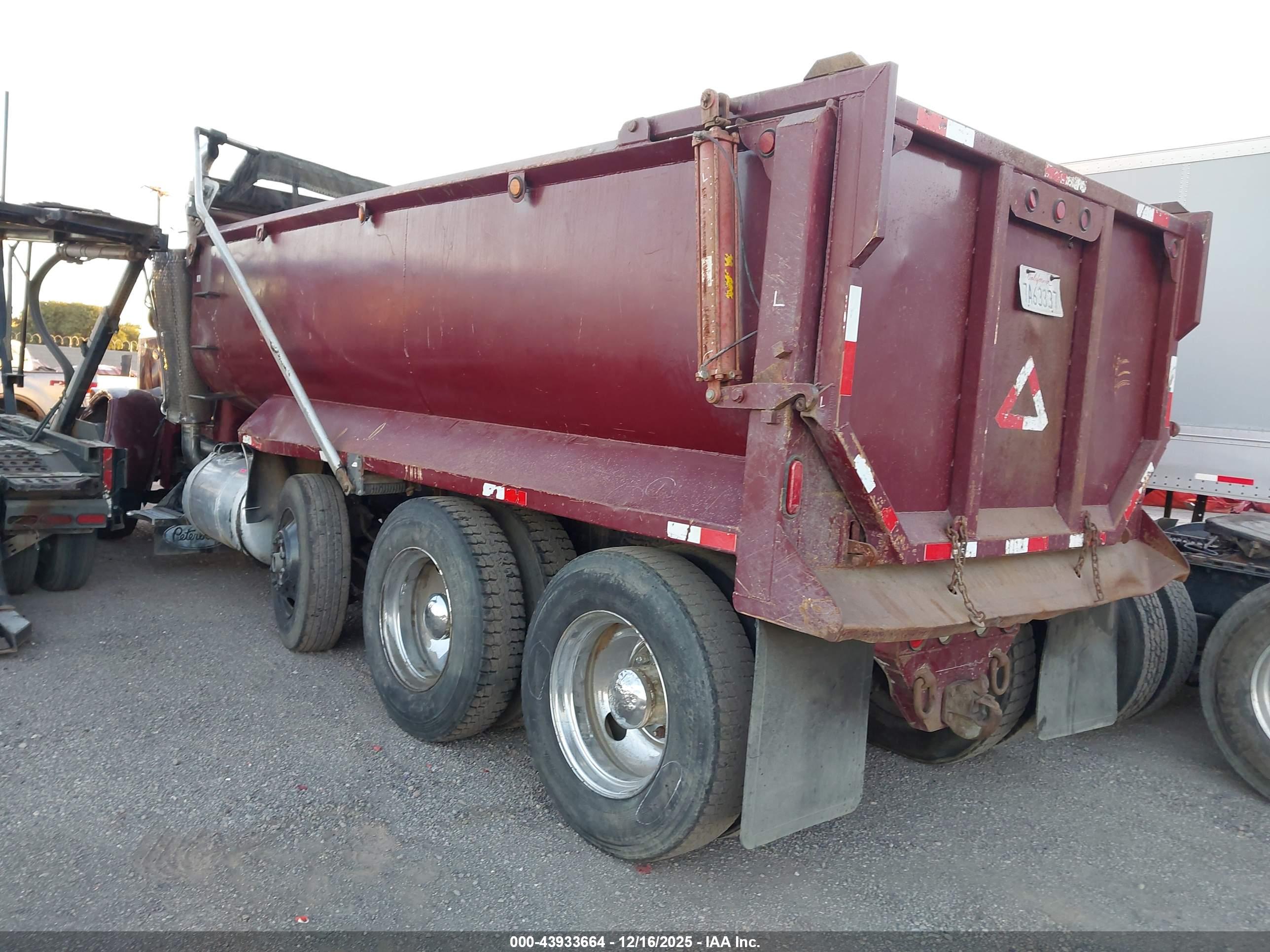 PETERBILT 379 image 3