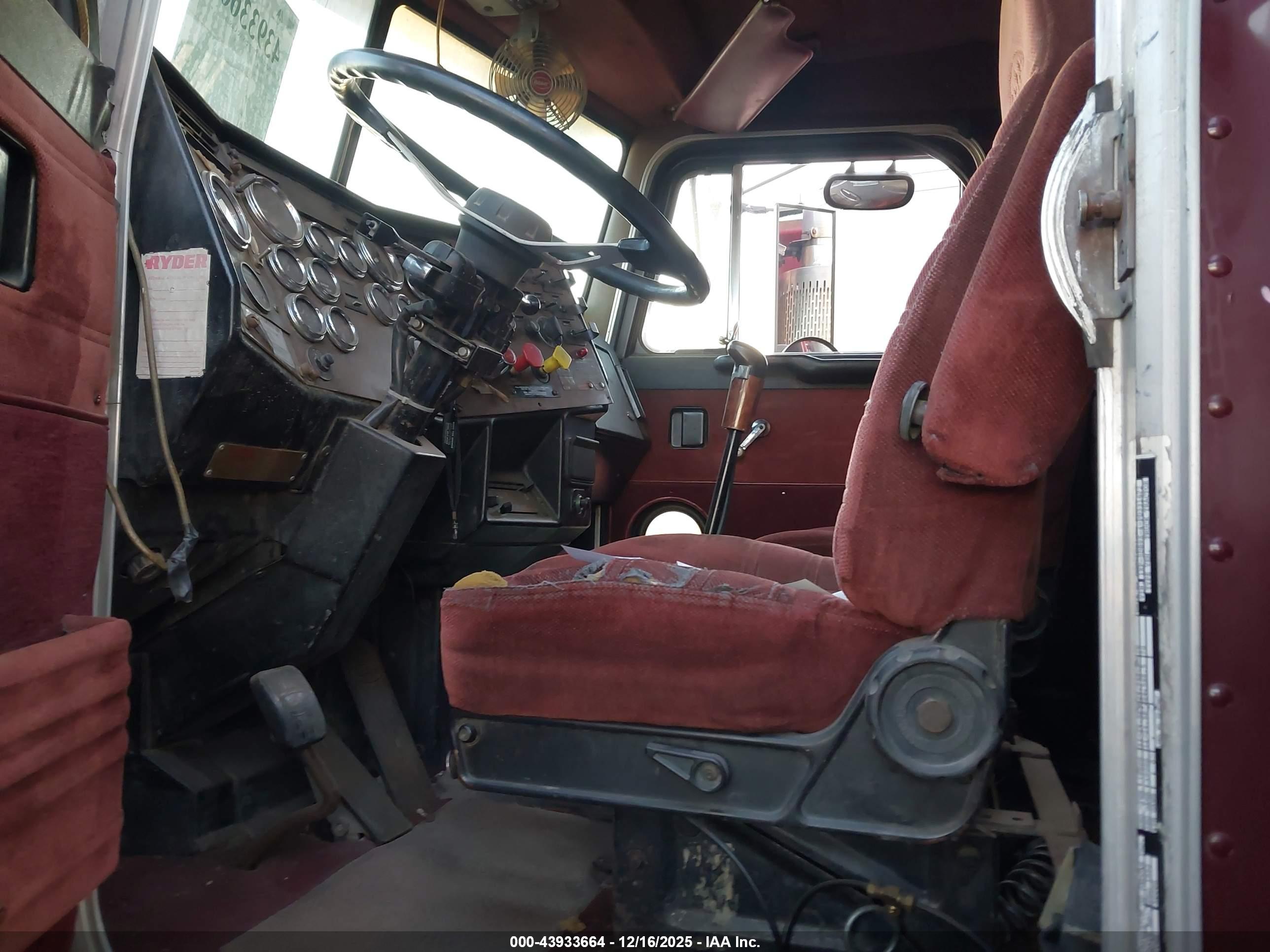 PETERBILT 379 image 7