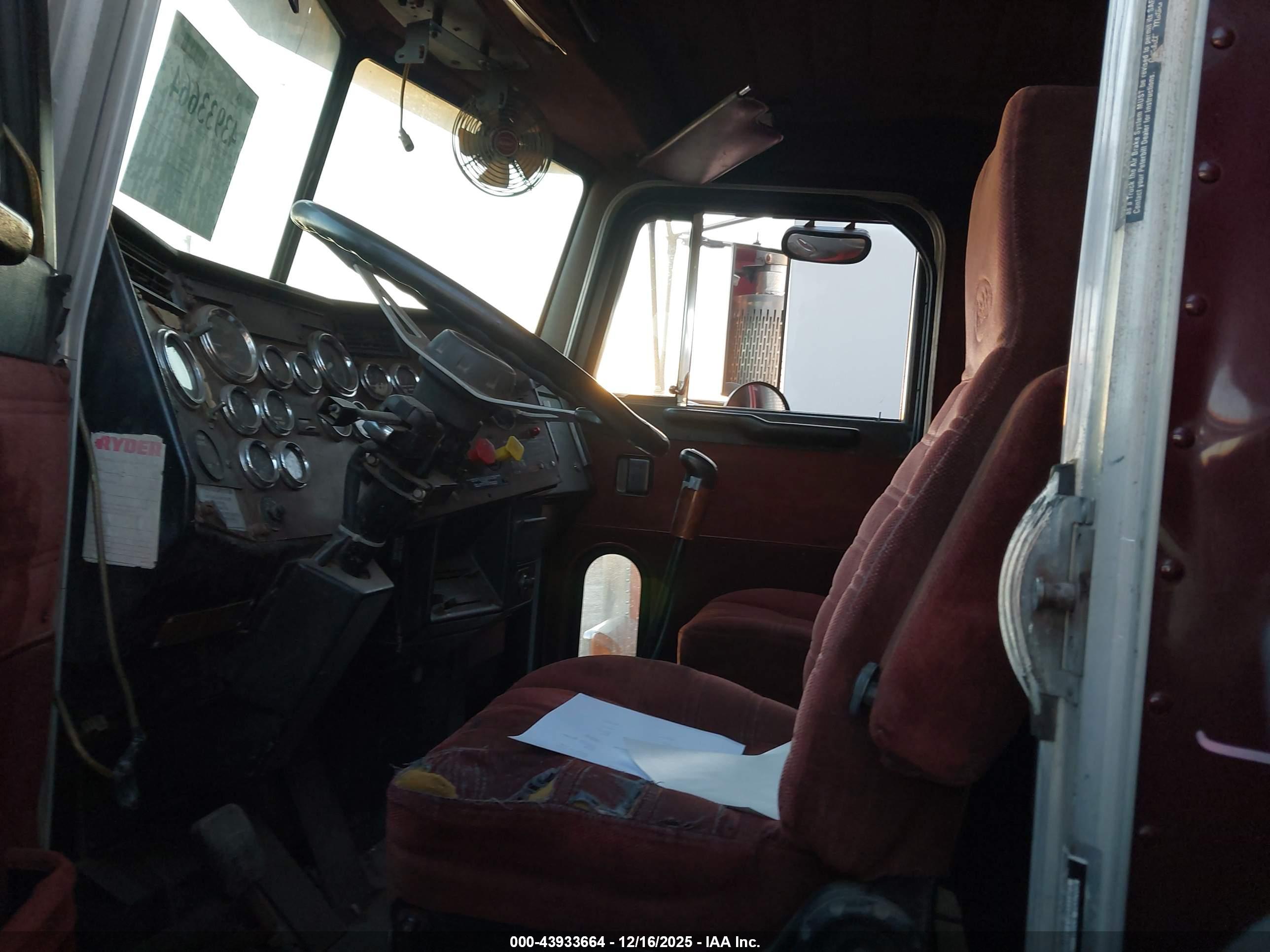 PETERBILT 379 image 8