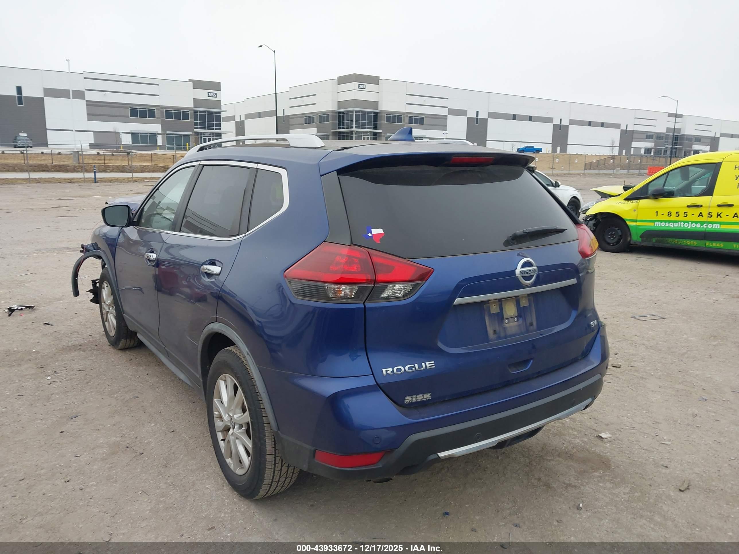 NISSAN ROGUE image 3