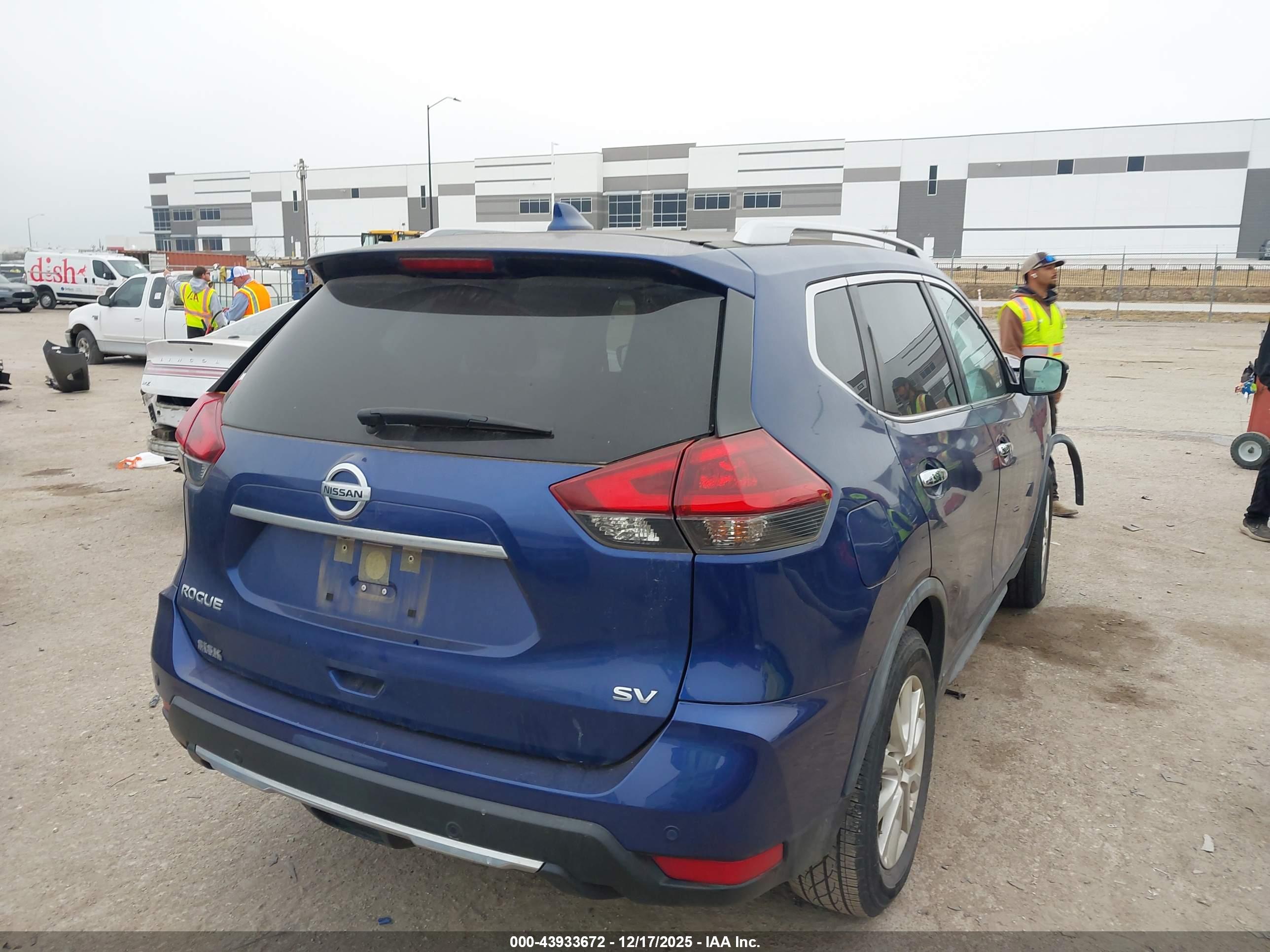 NISSAN ROGUE image 4