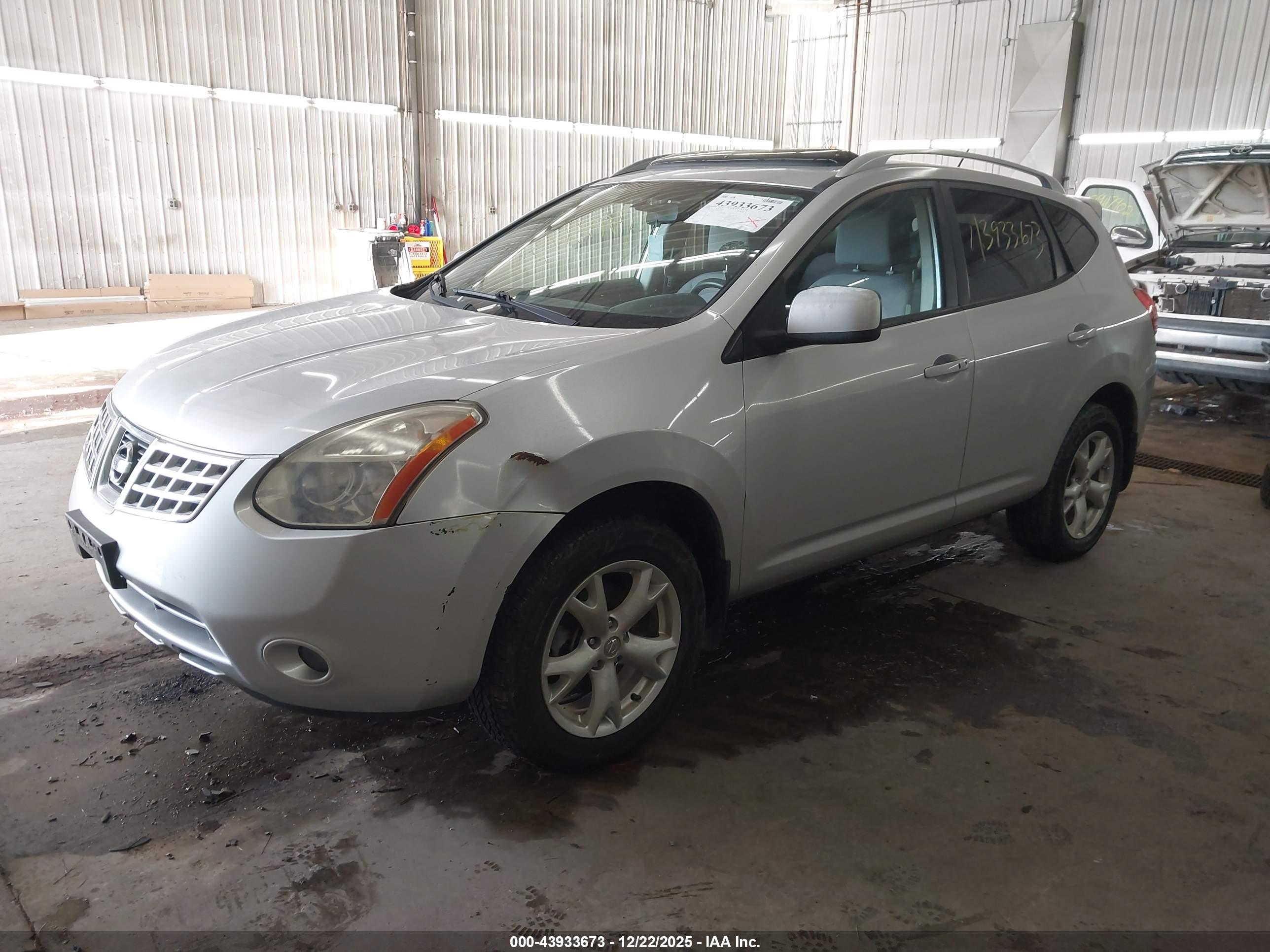 NISSAN ROGUE image 2