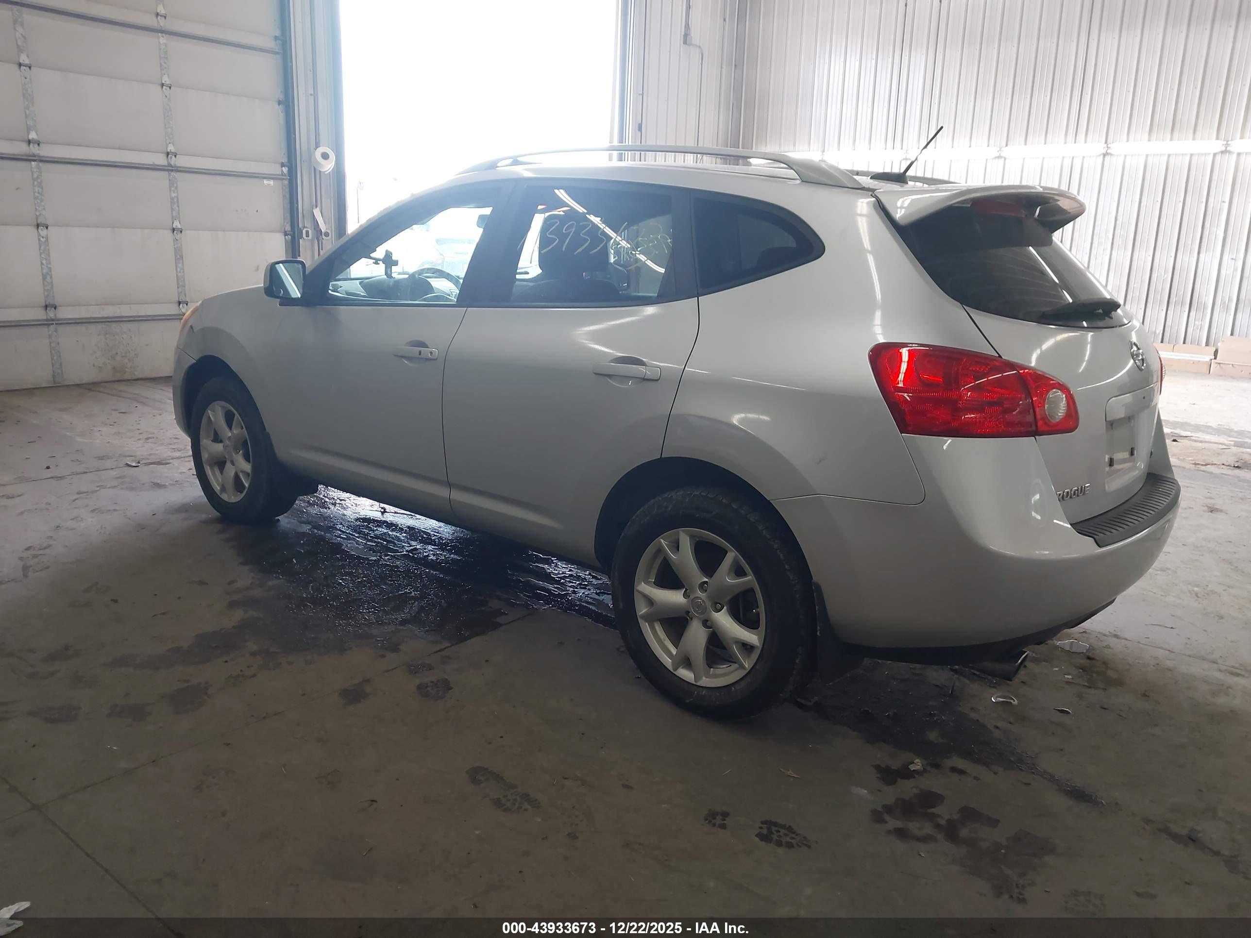 NISSAN ROGUE image 3