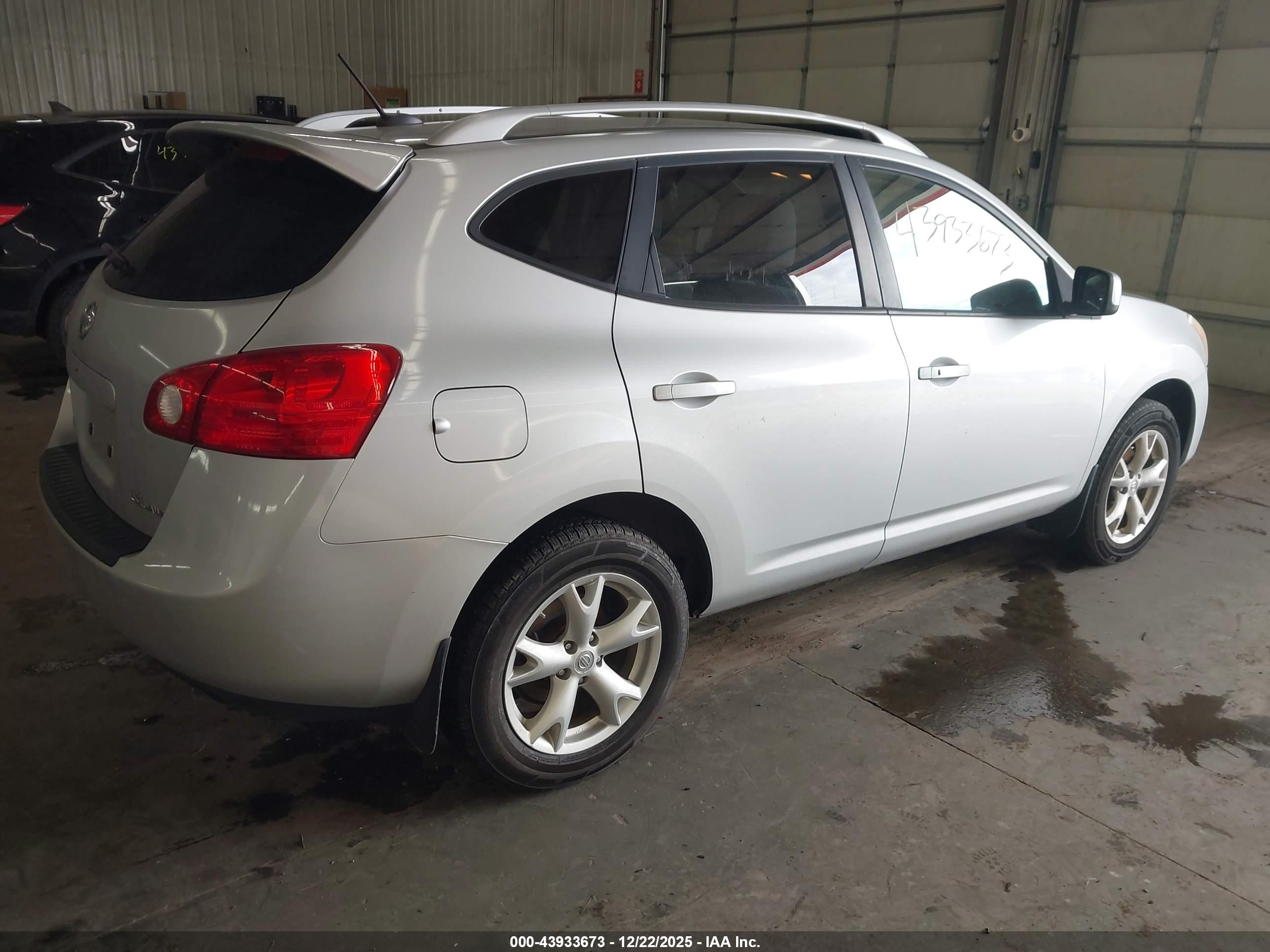 NISSAN ROGUE image 4