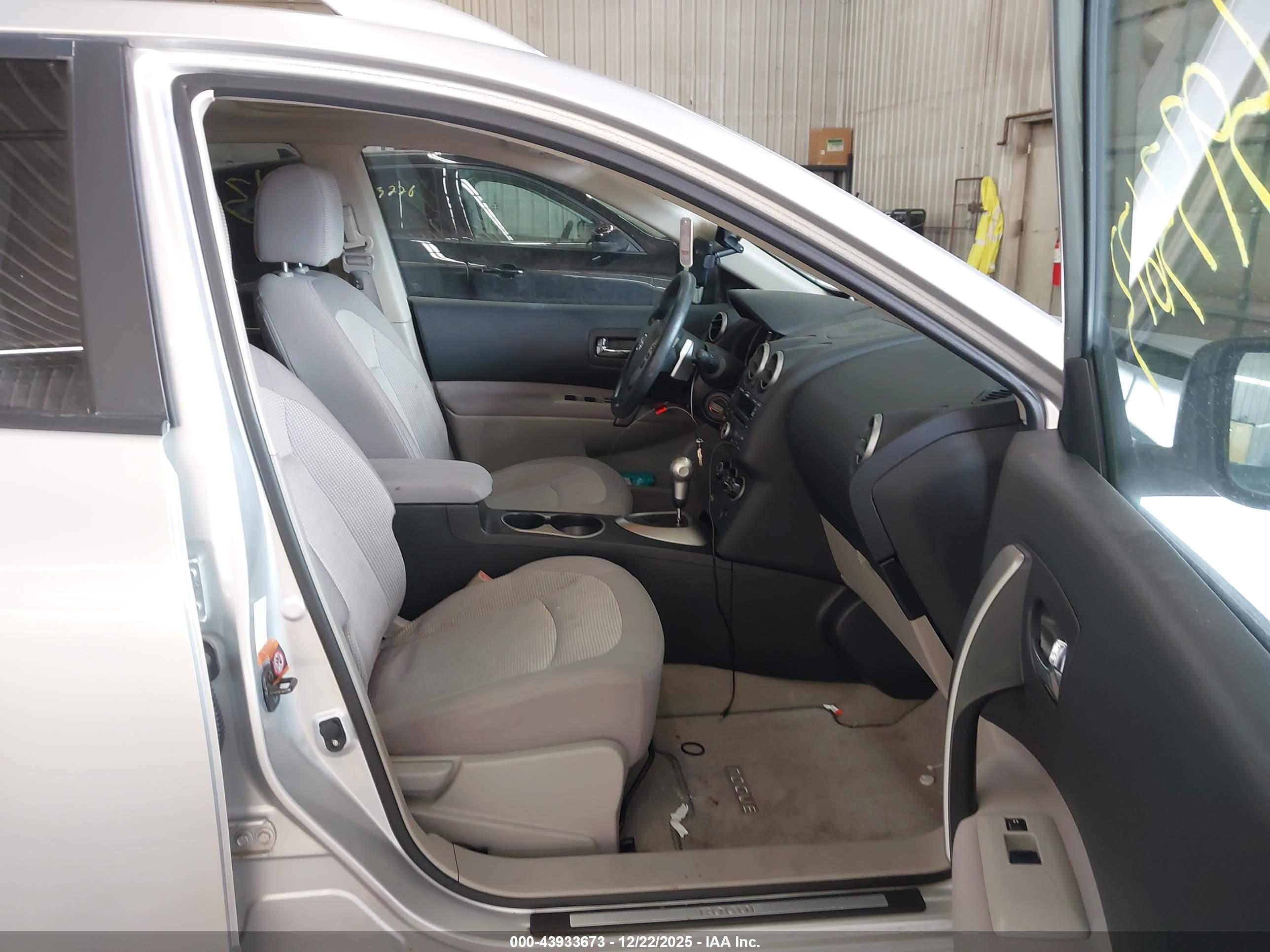 NISSAN ROGUE image 5