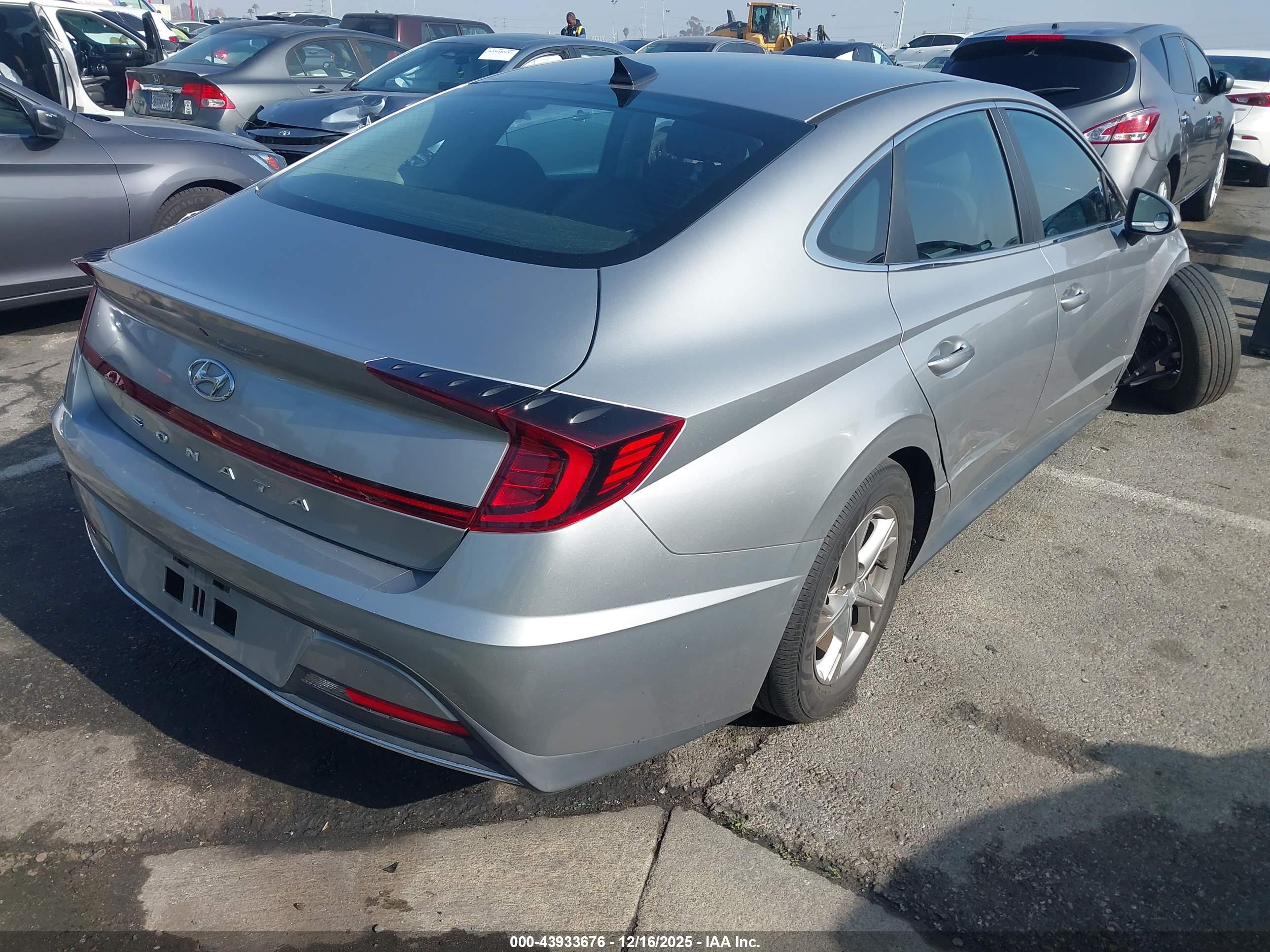HYUNDAI SONATA image 4