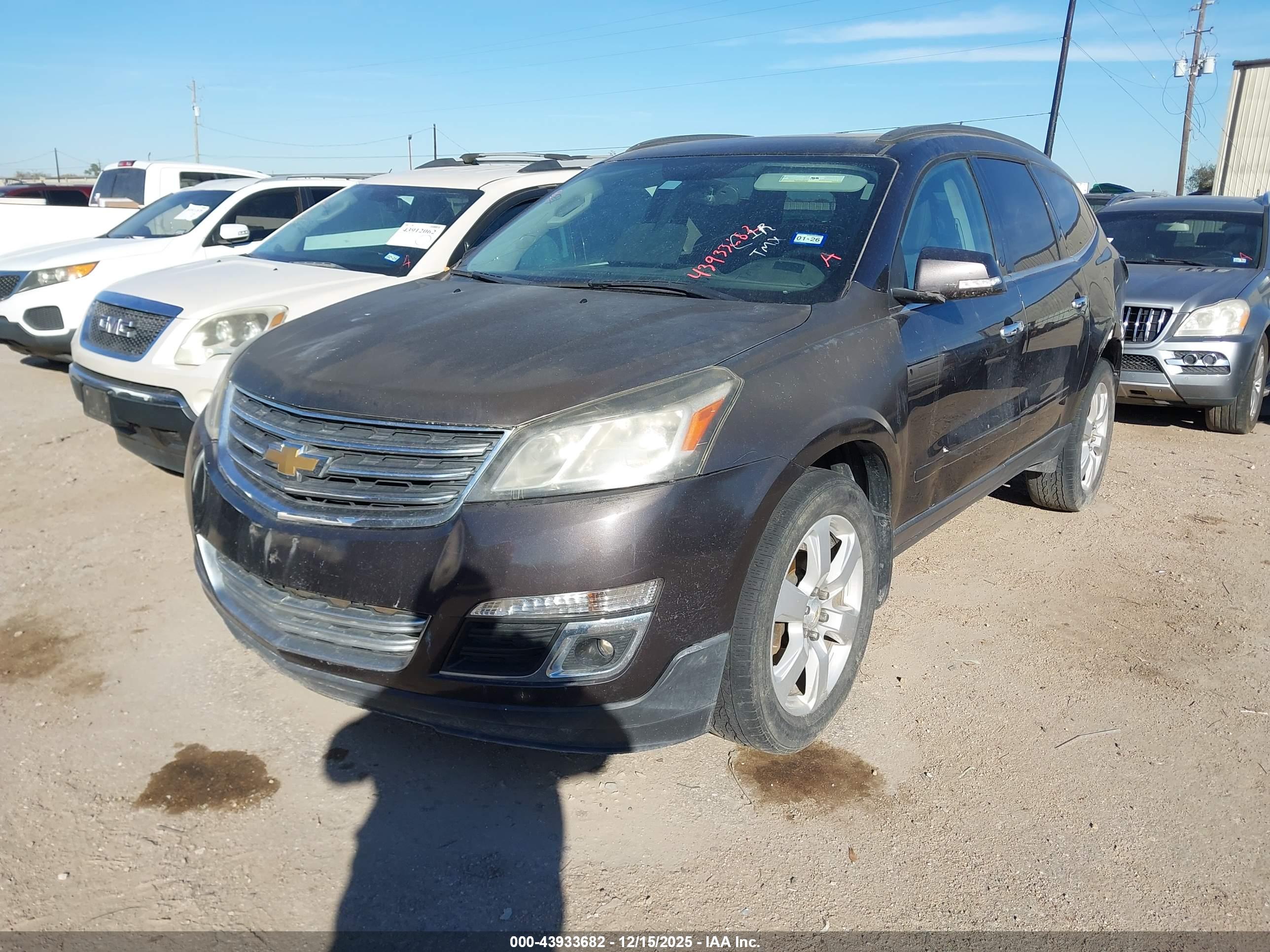 CHEVROLET TRAVERSE image 2