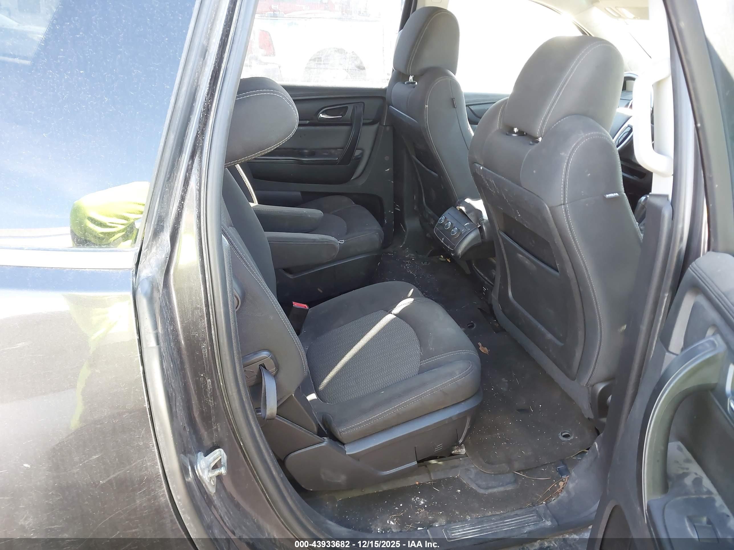 CHEVROLET TRAVERSE image 8