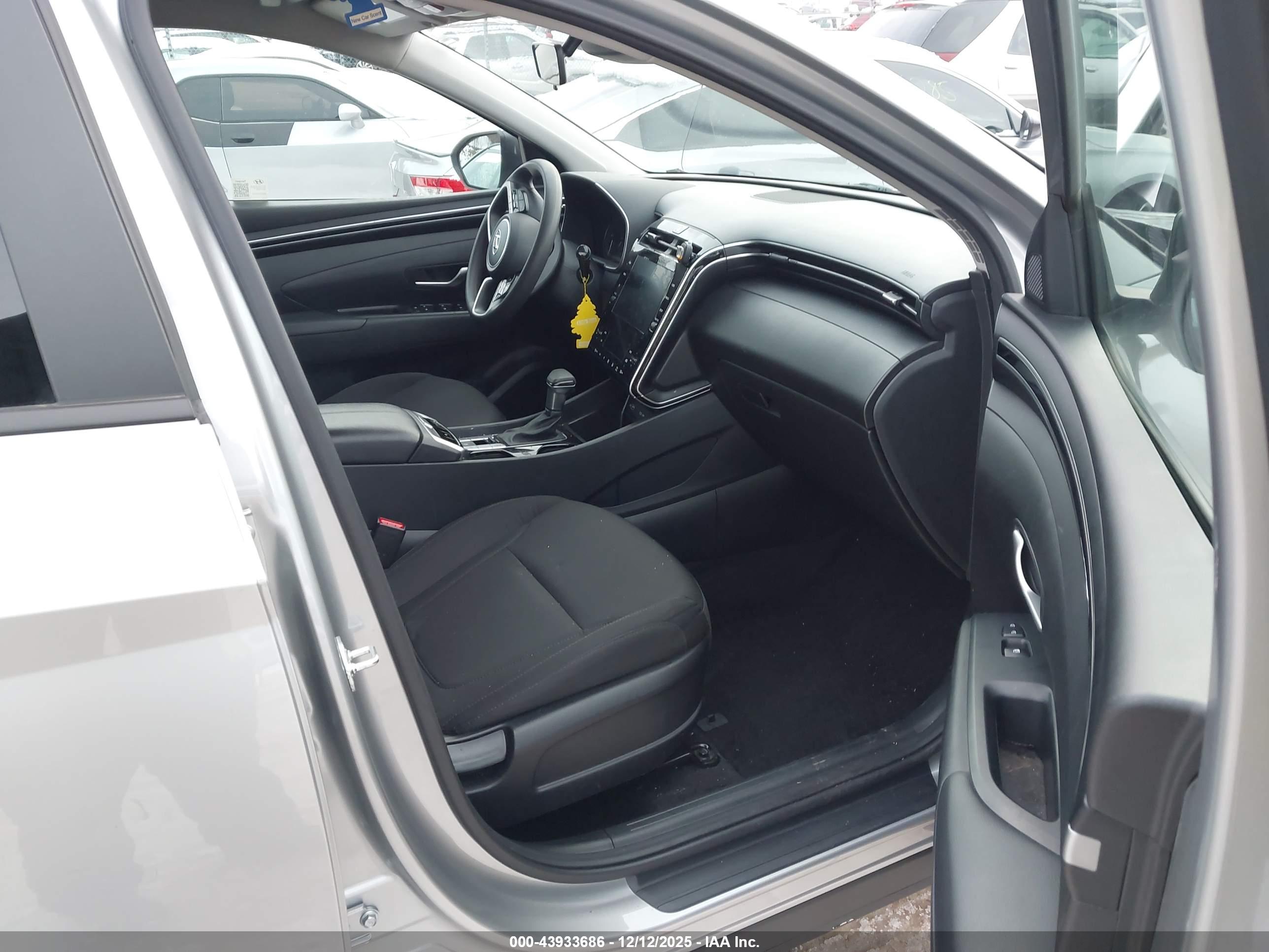 HYUNDAI TUCSON image 5
