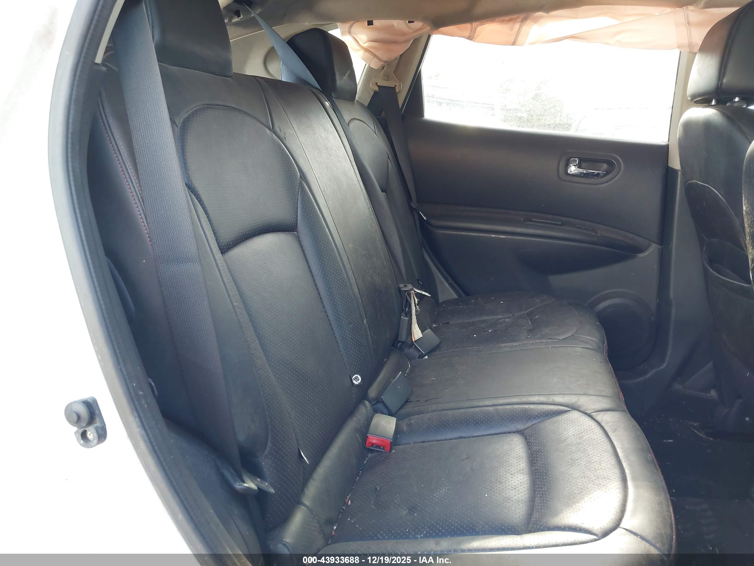 NISSAN ROGUE image 8