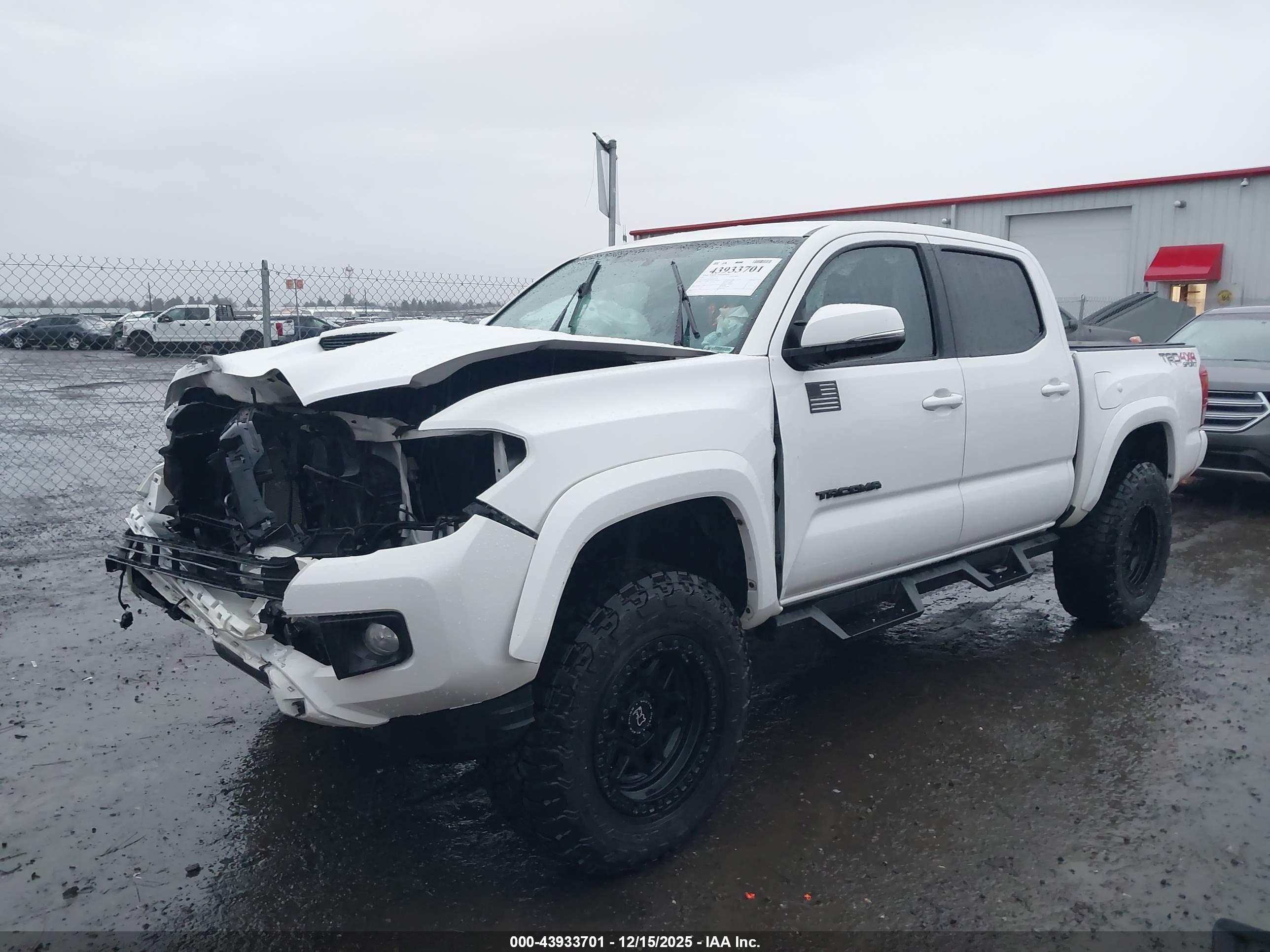 TOYOTA TACOMA image 2