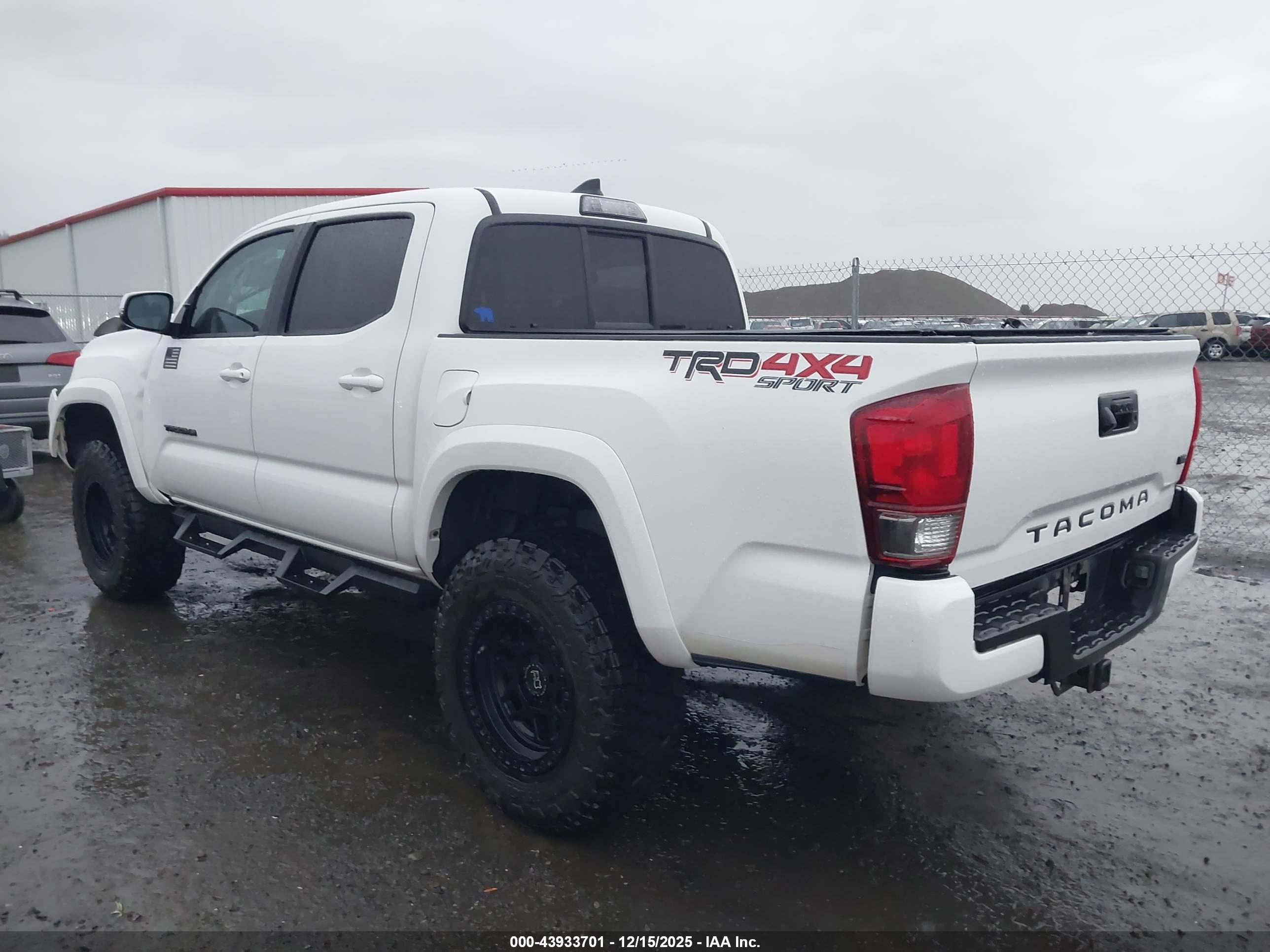 TOYOTA TACOMA image 3
