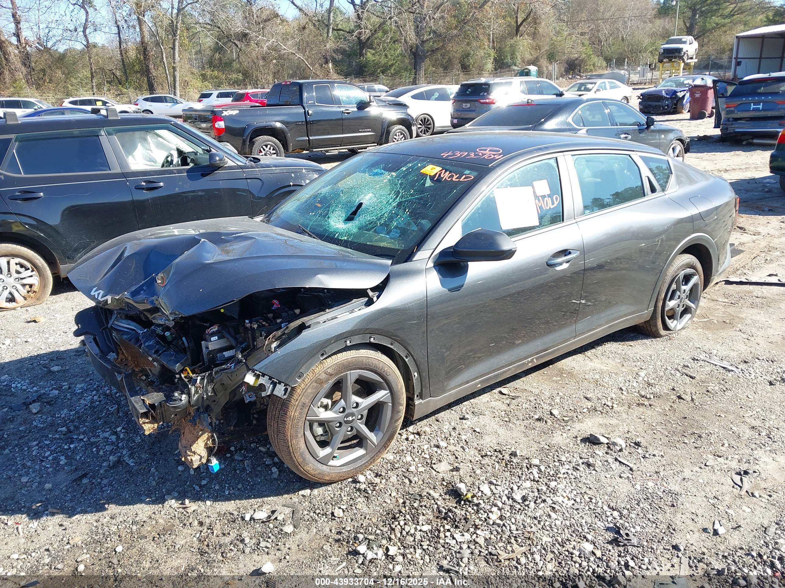 KIA K4 image 2