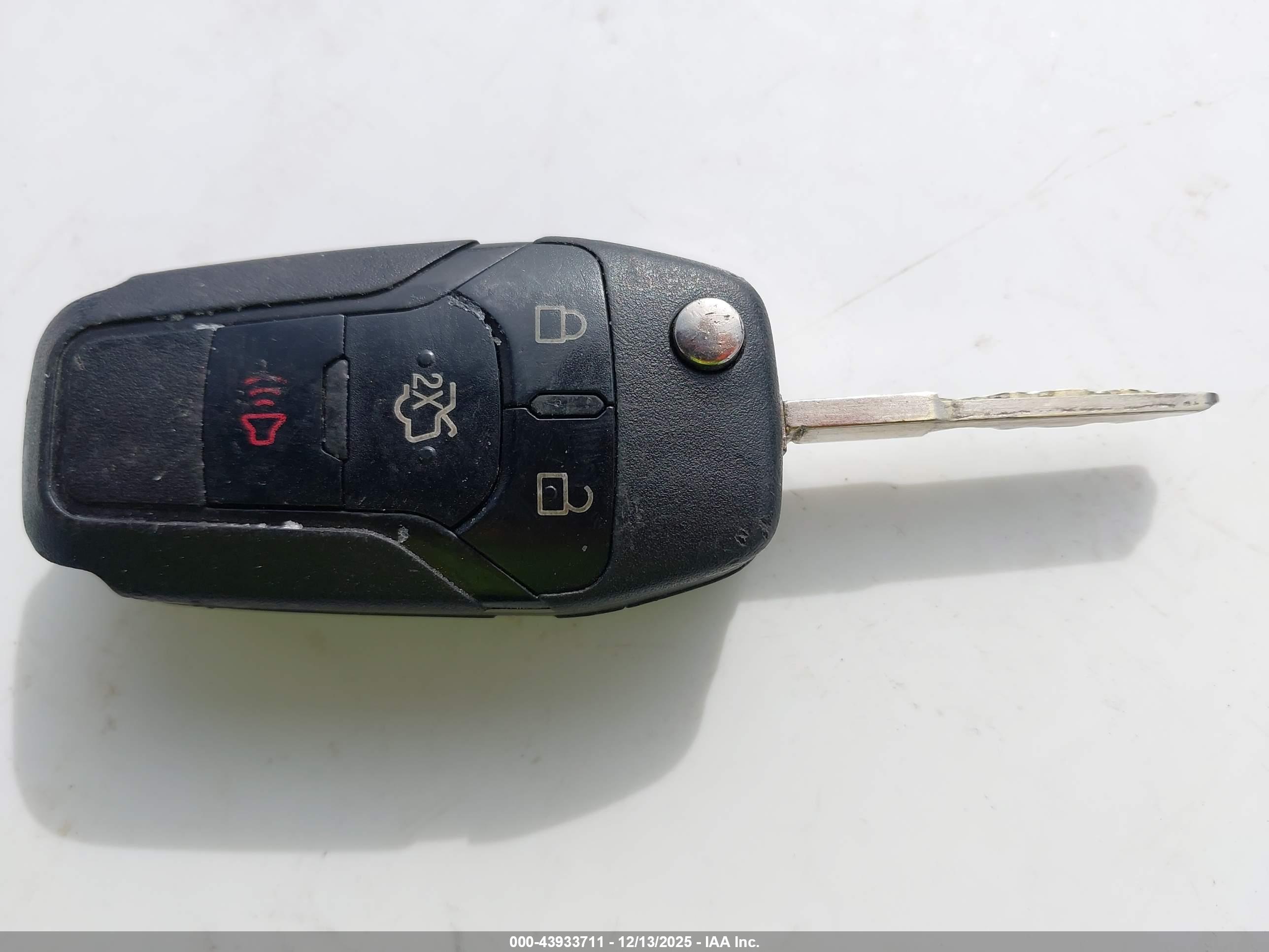 FORD FUSION image 11