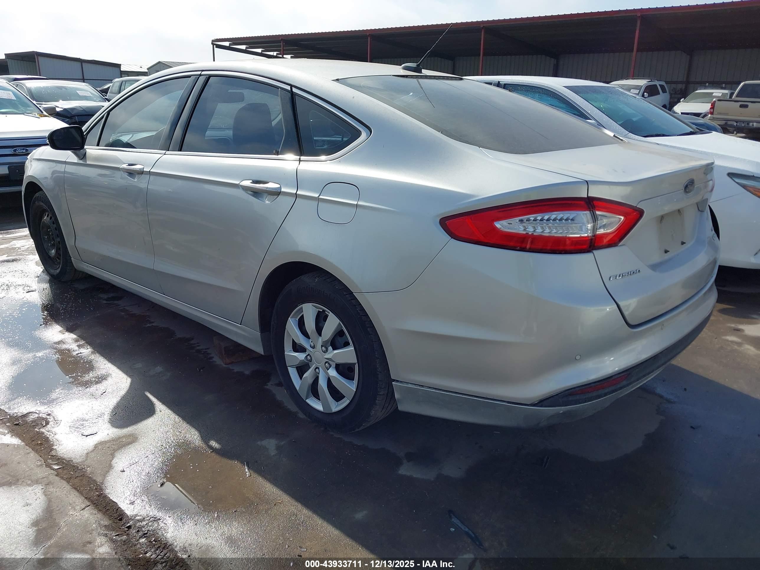 FORD FUSION image 3