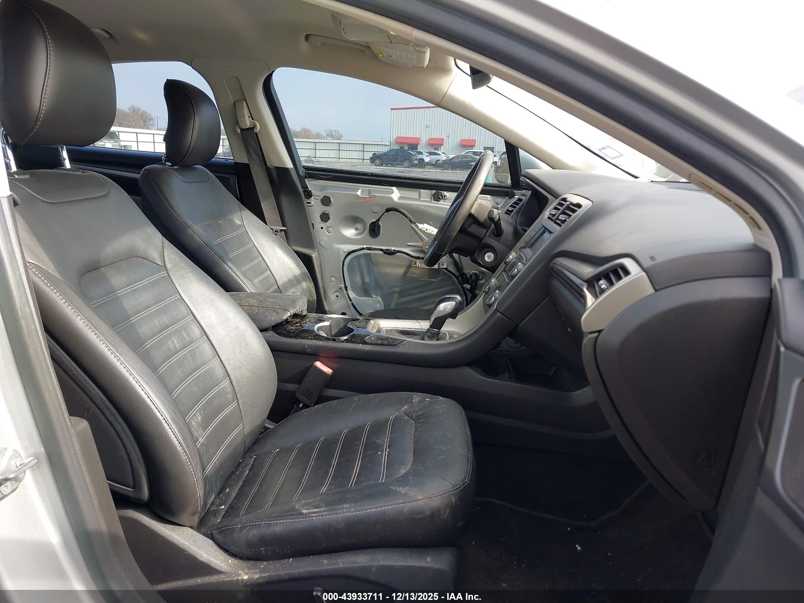 FORD FUSION image 5