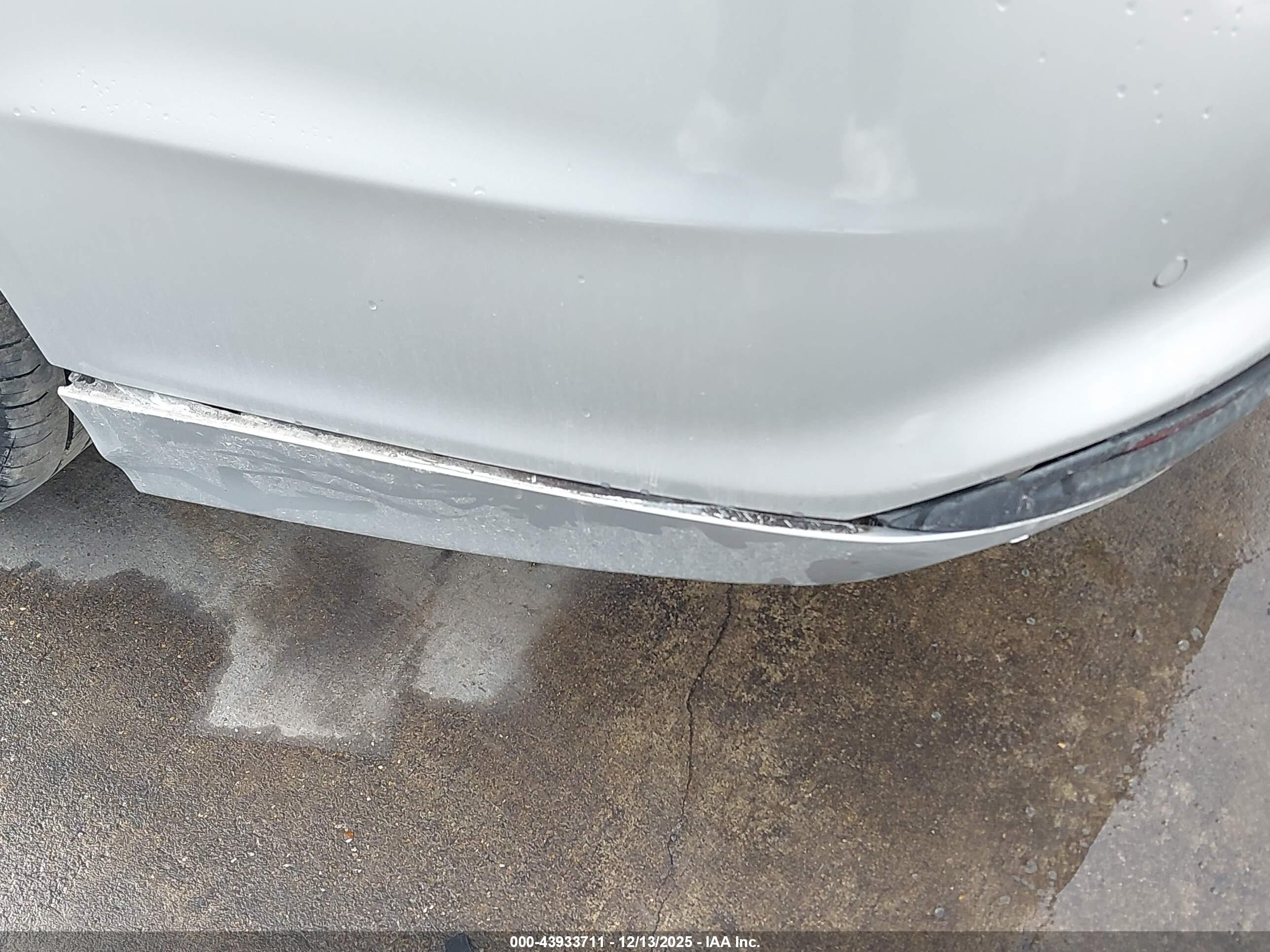 FORD FUSION image 6