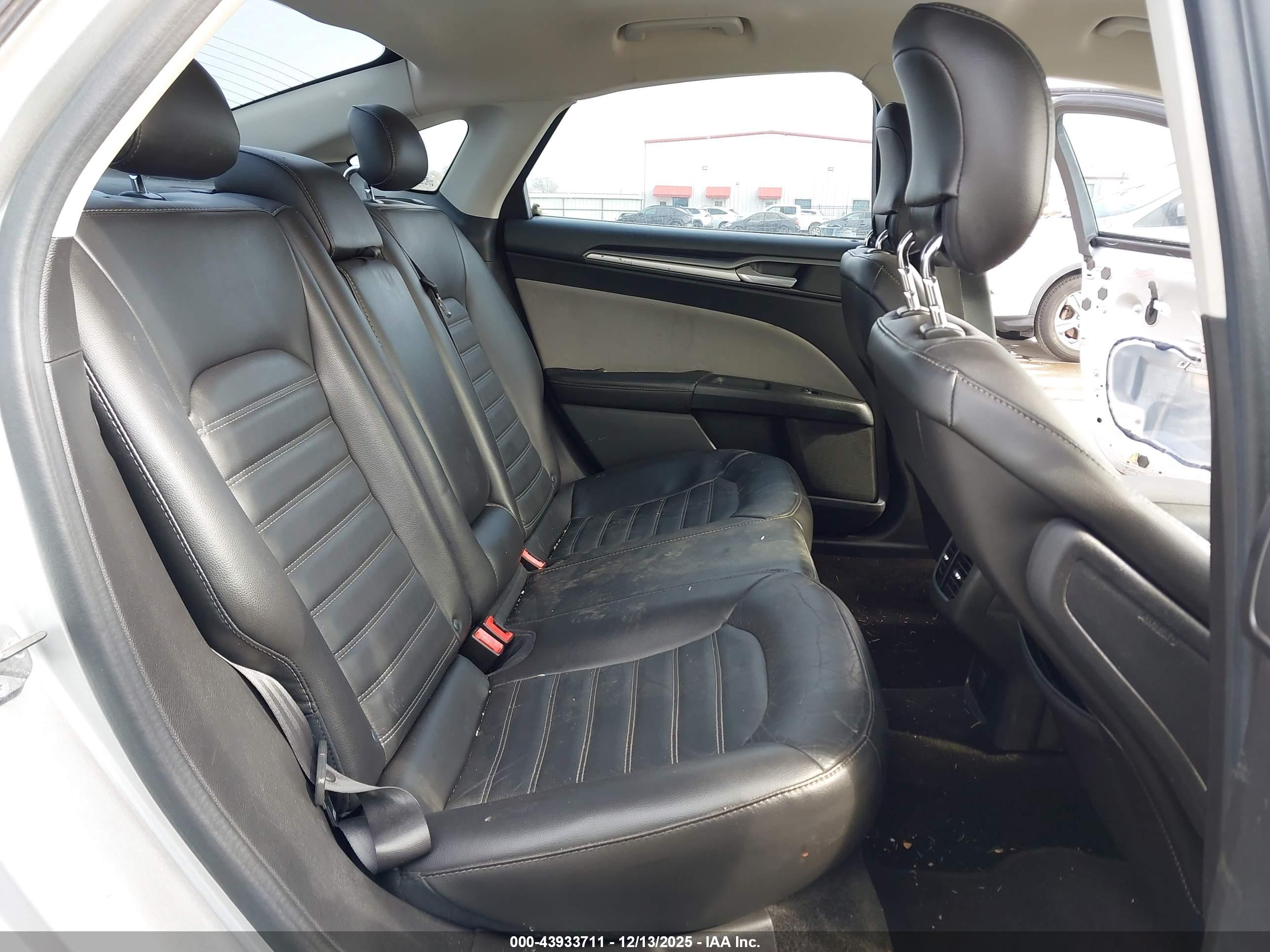 FORD FUSION image 8