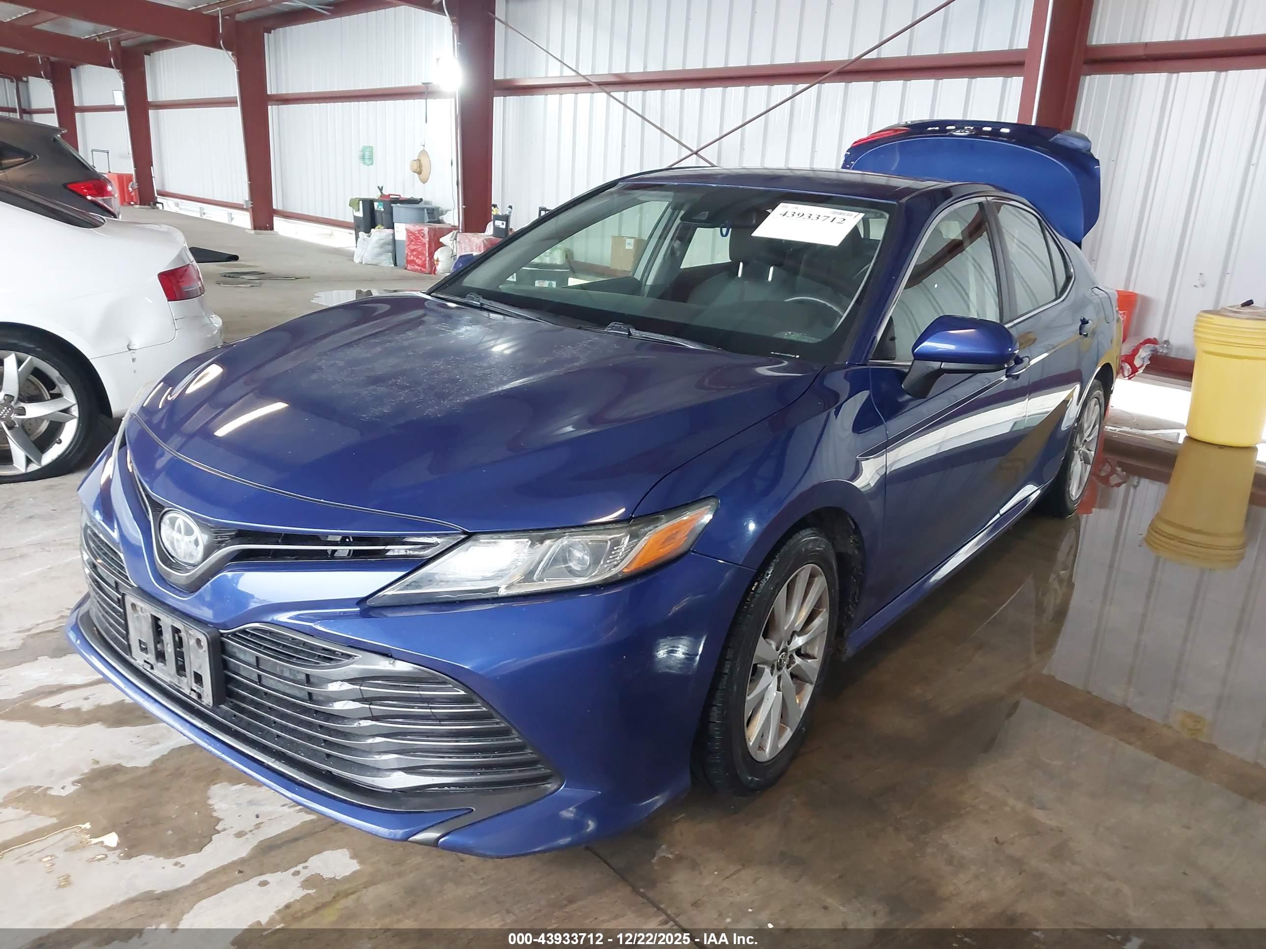 TOYOTA CAMRY image 2