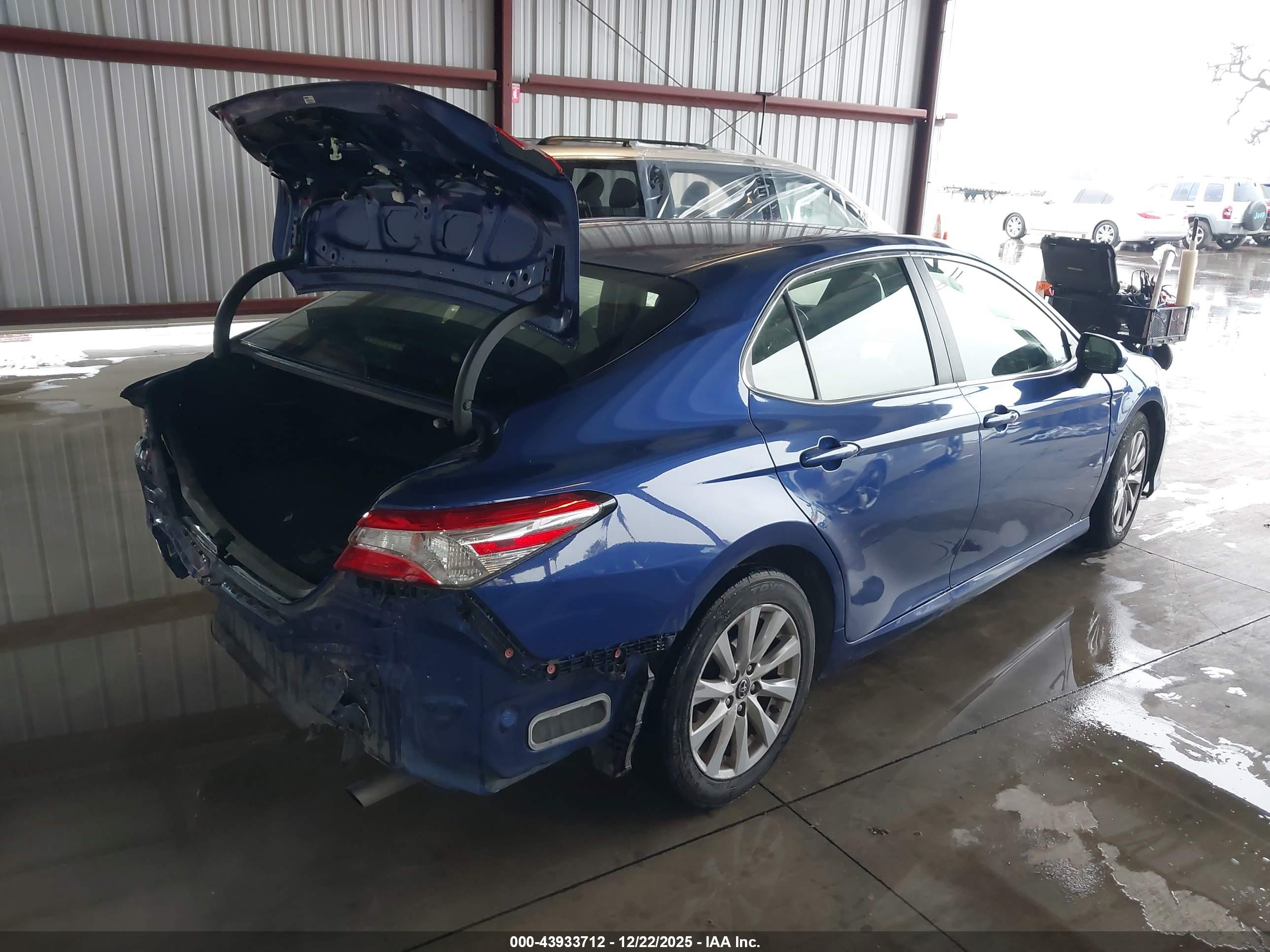 TOYOTA CAMRY image 4