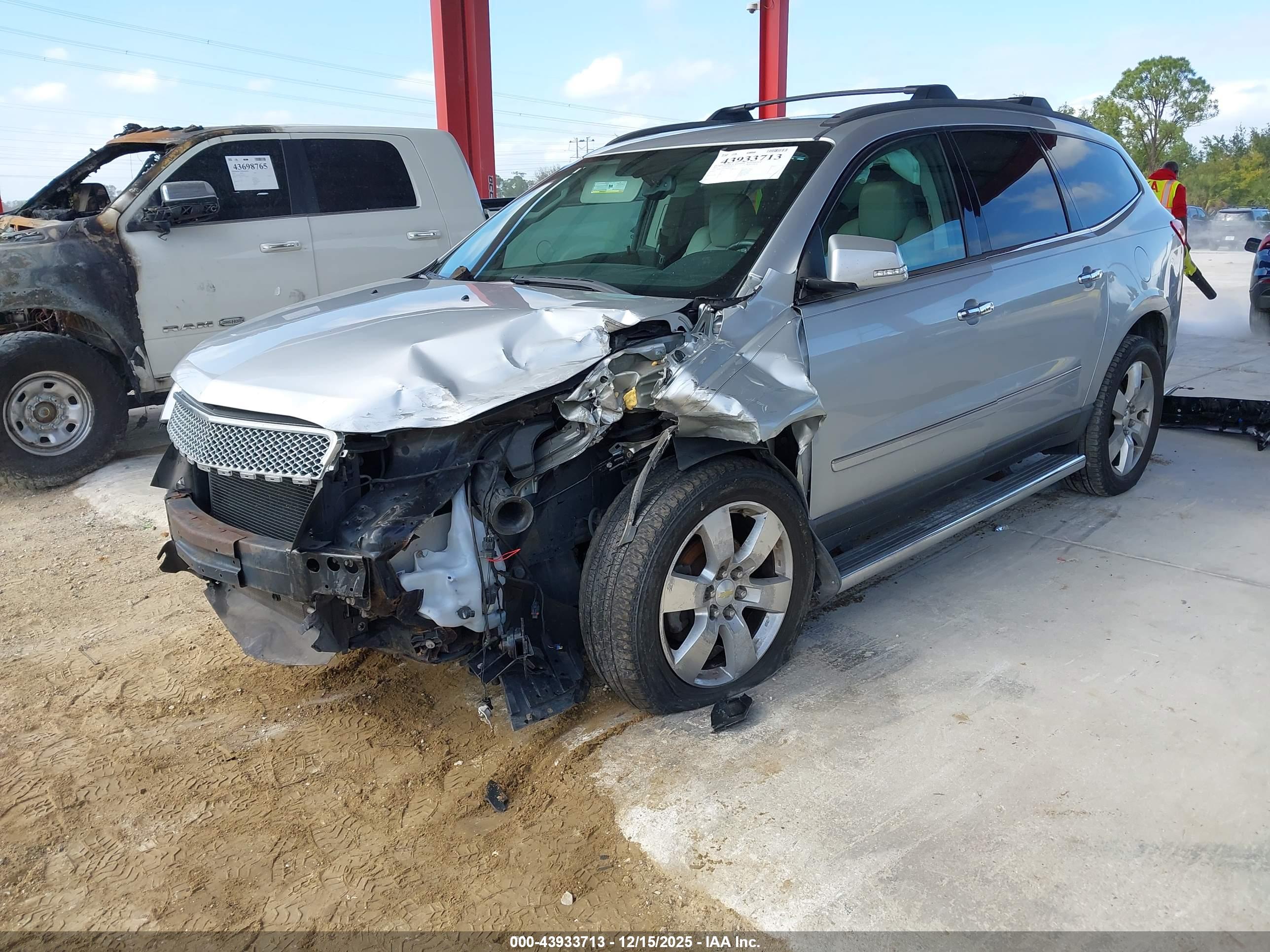 CHEVROLET TRAVERSE image 2