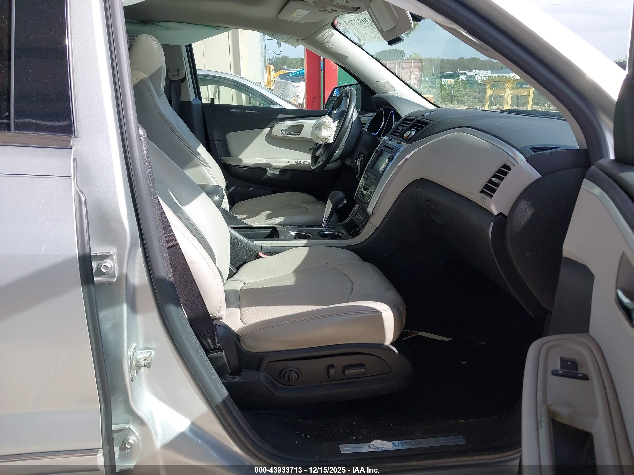 CHEVROLET TRAVERSE image 5