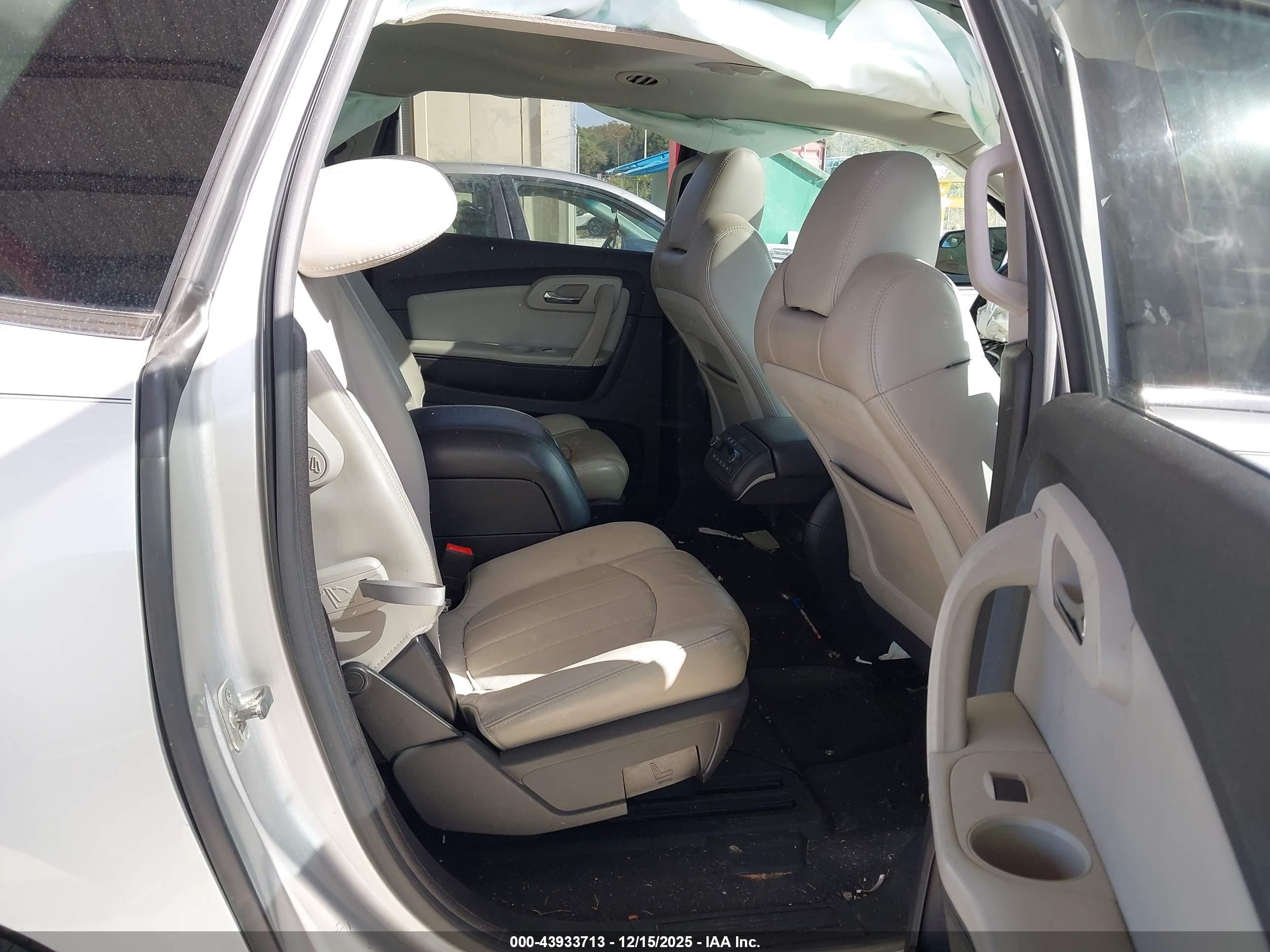 CHEVROLET TRAVERSE image 8