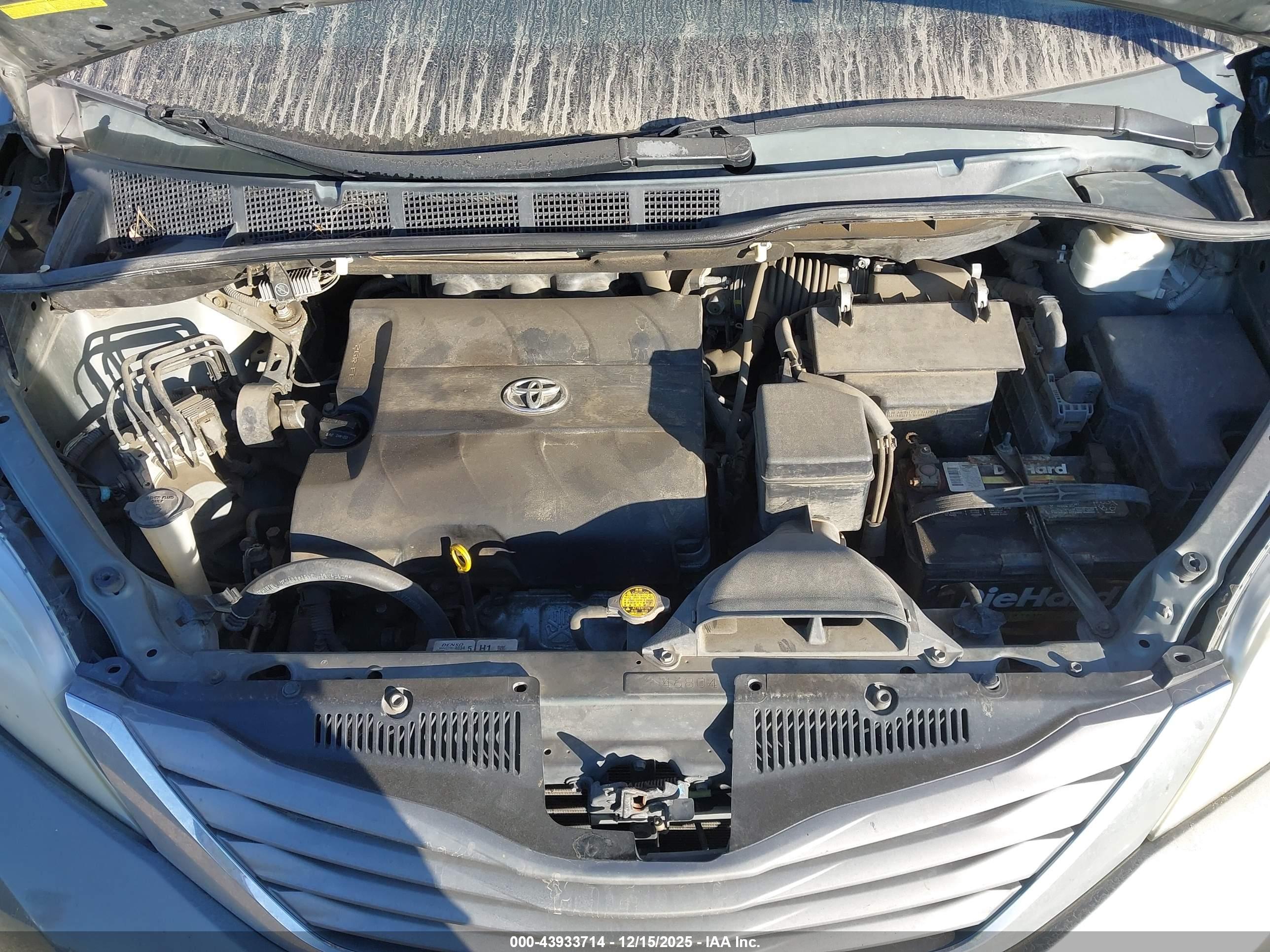 TOYOTA SIENNA image 10