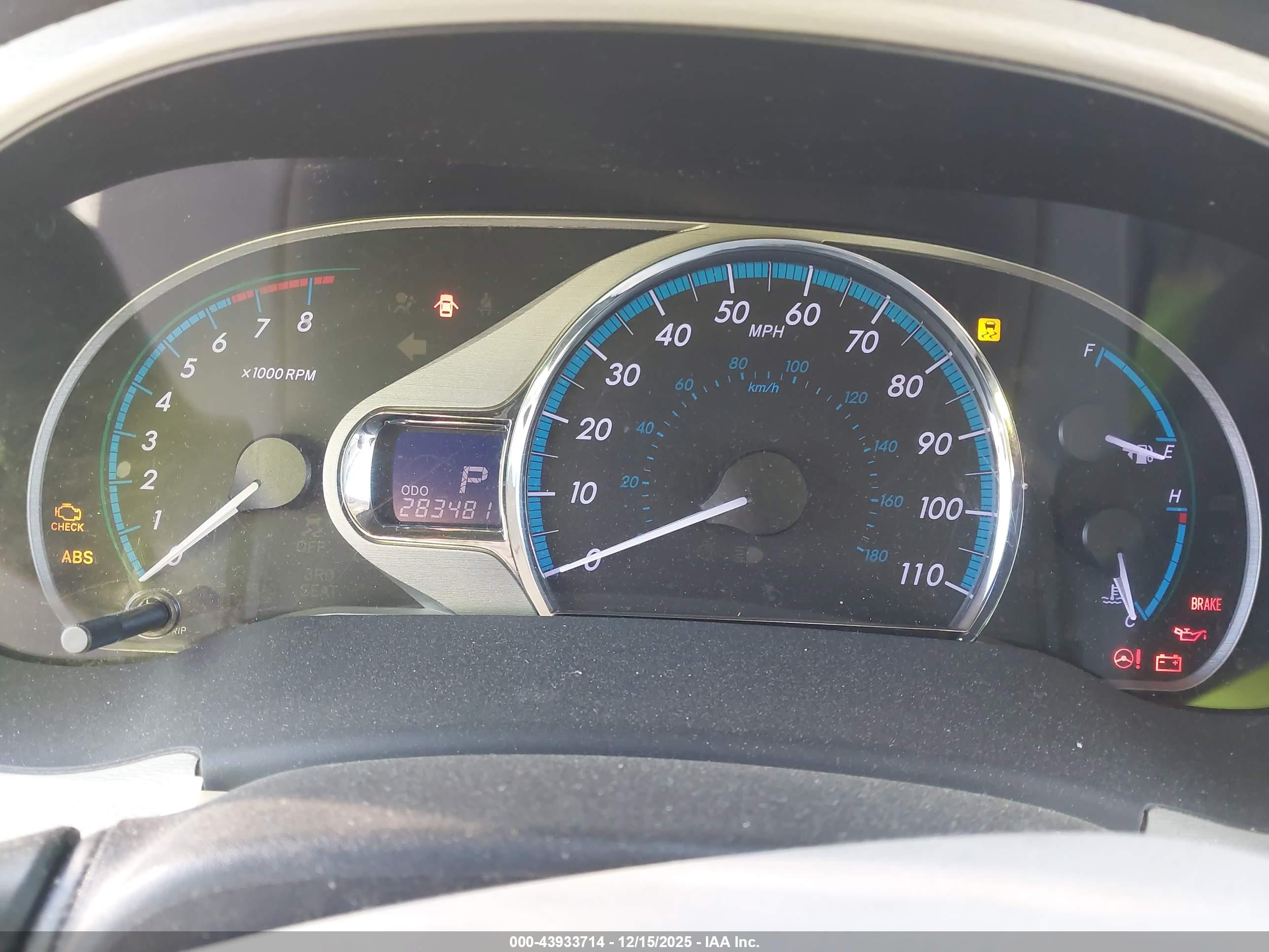 TOYOTA SIENNA image 7