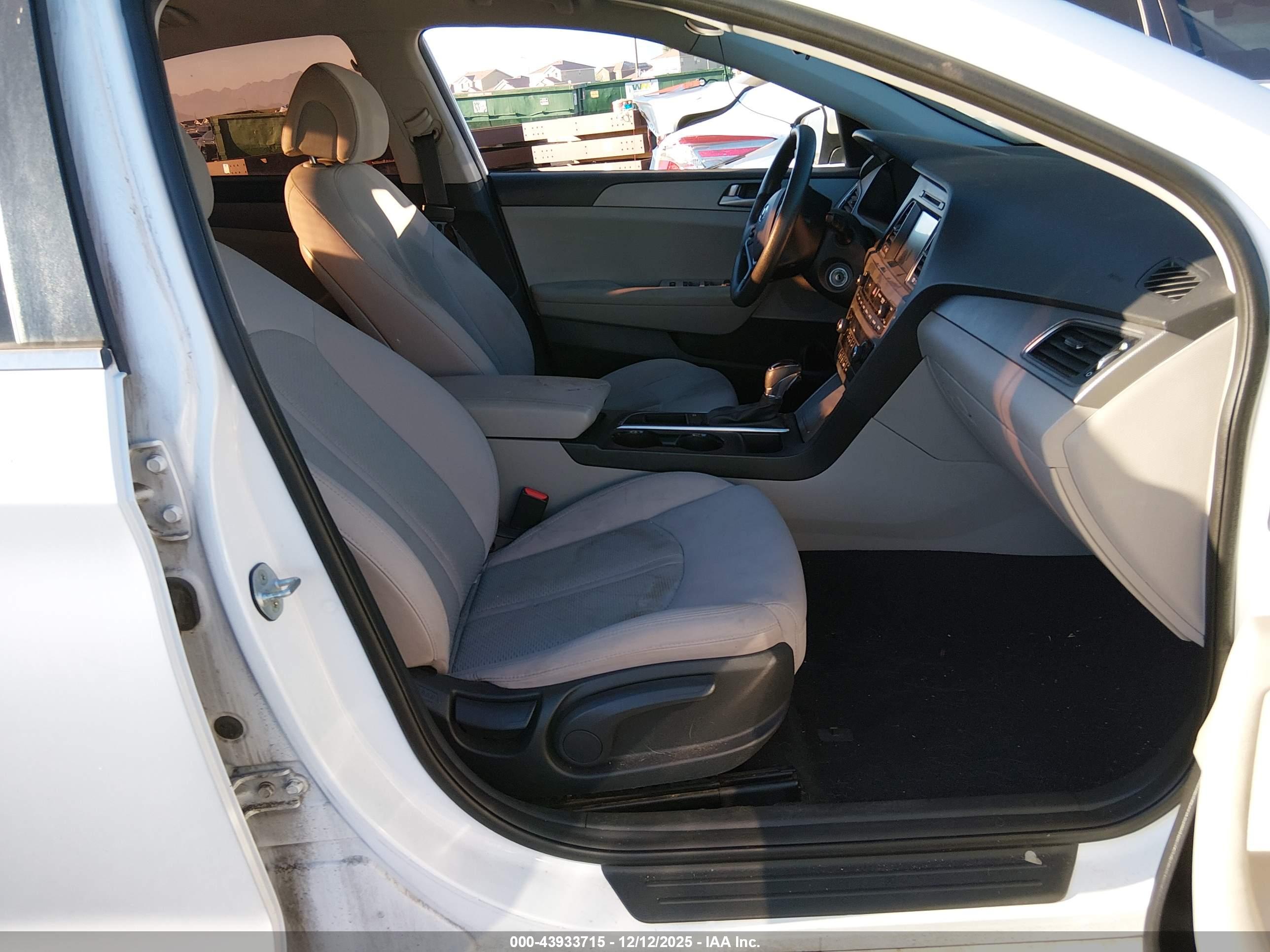 HYUNDAI SONATA image 5